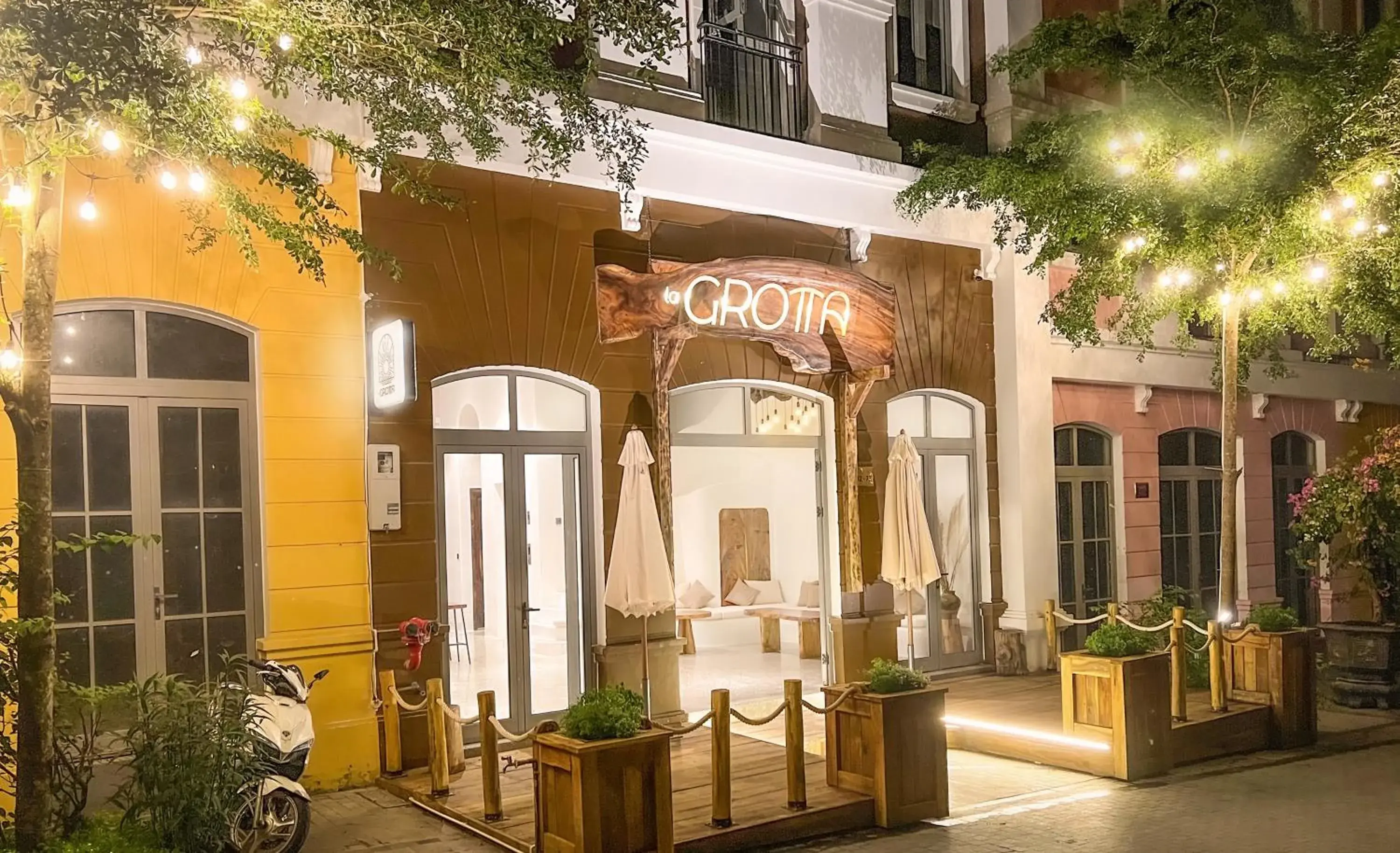 Property building in La Grotta Hotel - Phu Quoc Emerald Bay Property building in La Grotta Hotel - Phu Quoc Emerald Bay