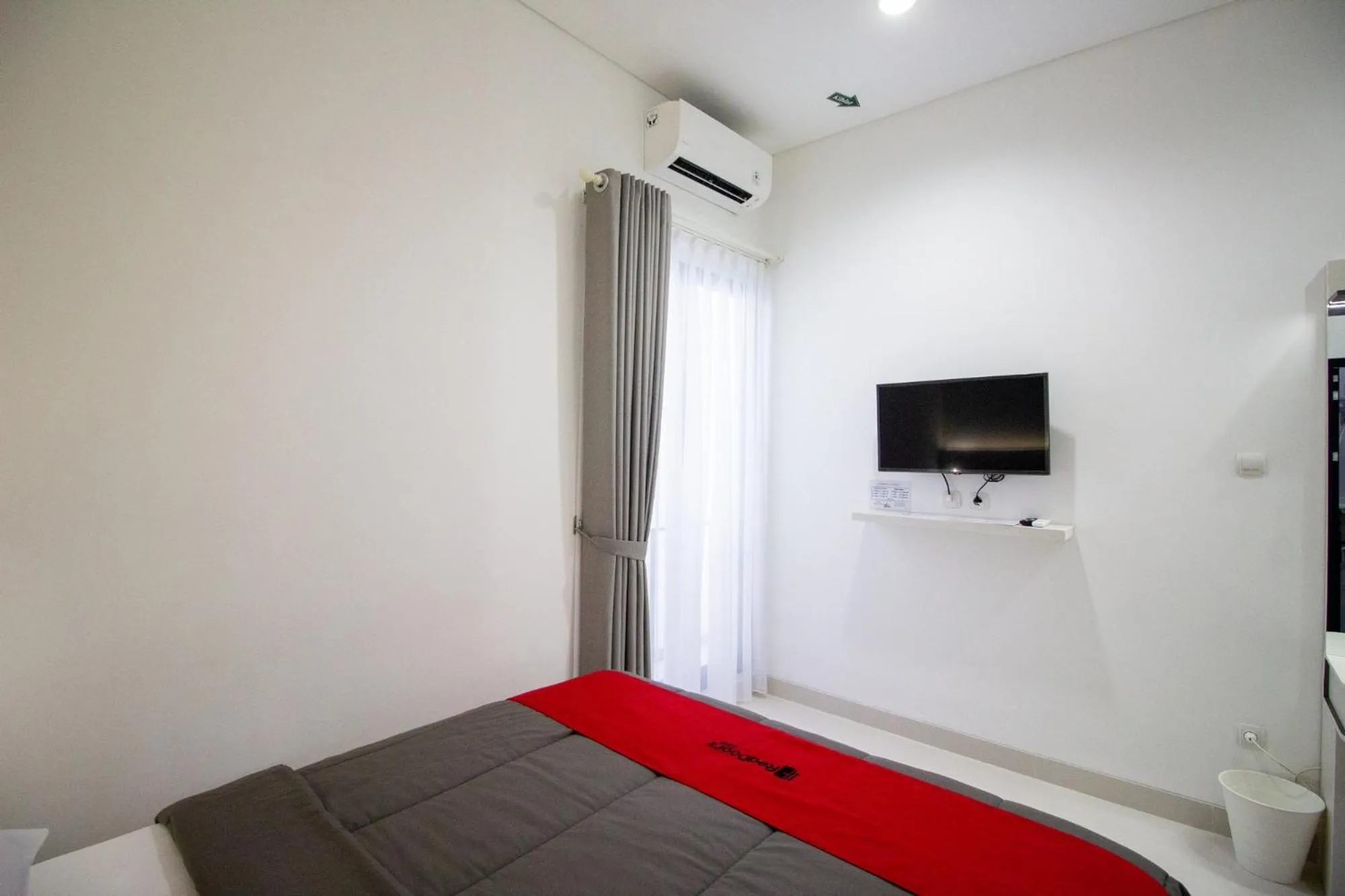 Bed in RedDoorz Plus near JCM Yogyakarta 2