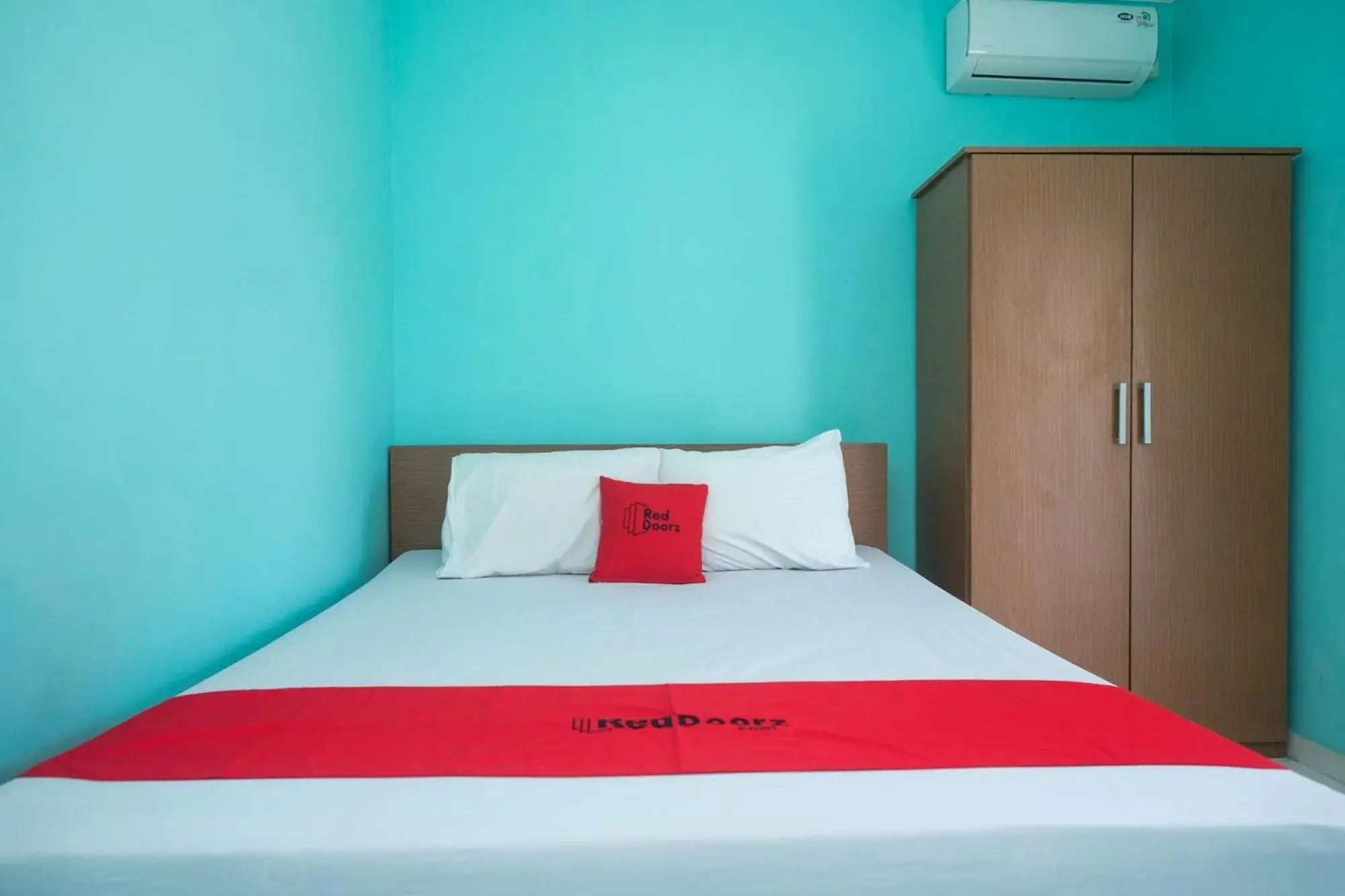 Bed in RedDoorz @ Jakal Atas KM 7 Bed in RedDoorz @ Jakal Atas KM 7