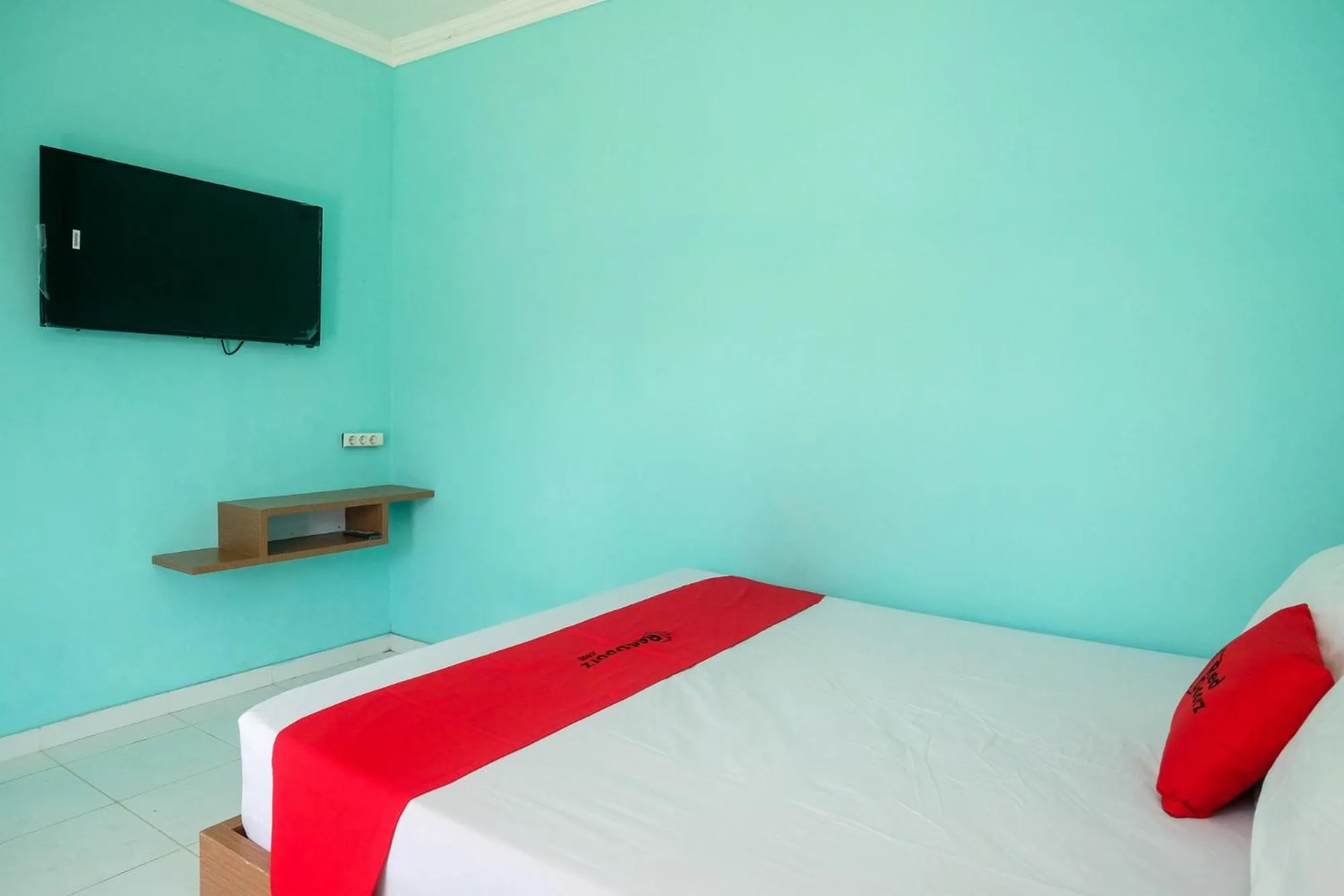 Bed in RedDoorz @ Jakal Atas KM 7