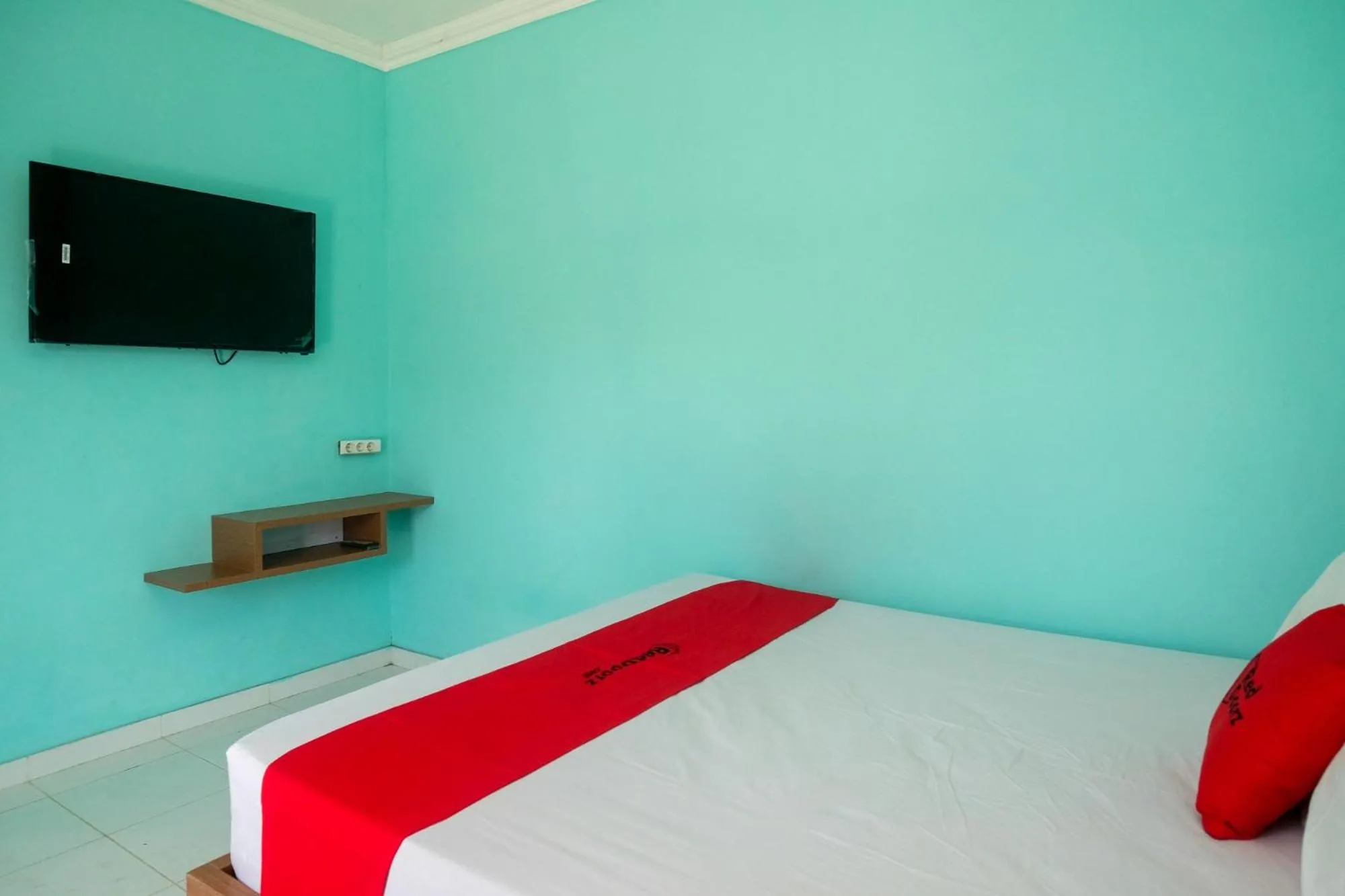 Bed in RedDoorz @ Jakal Atas KM 7