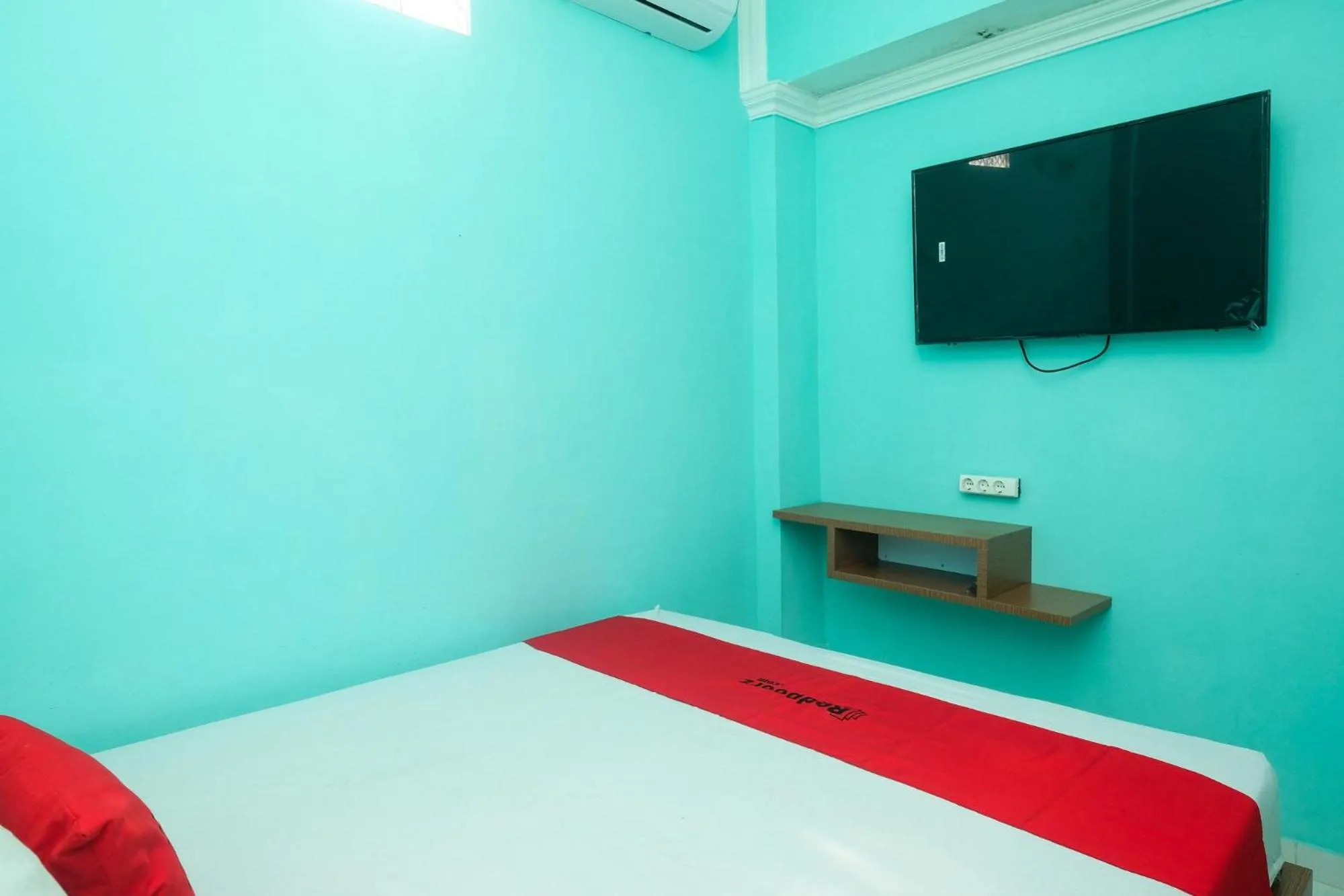 Bed in RedDoorz @ Jakal Atas KM 7