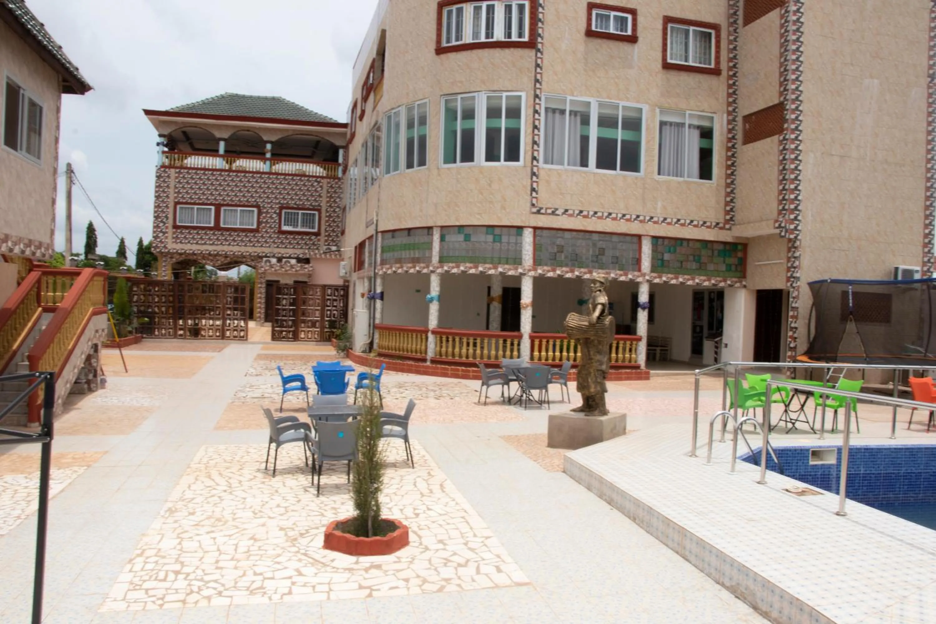 Swimming pool in Alafia Hotel Ketou