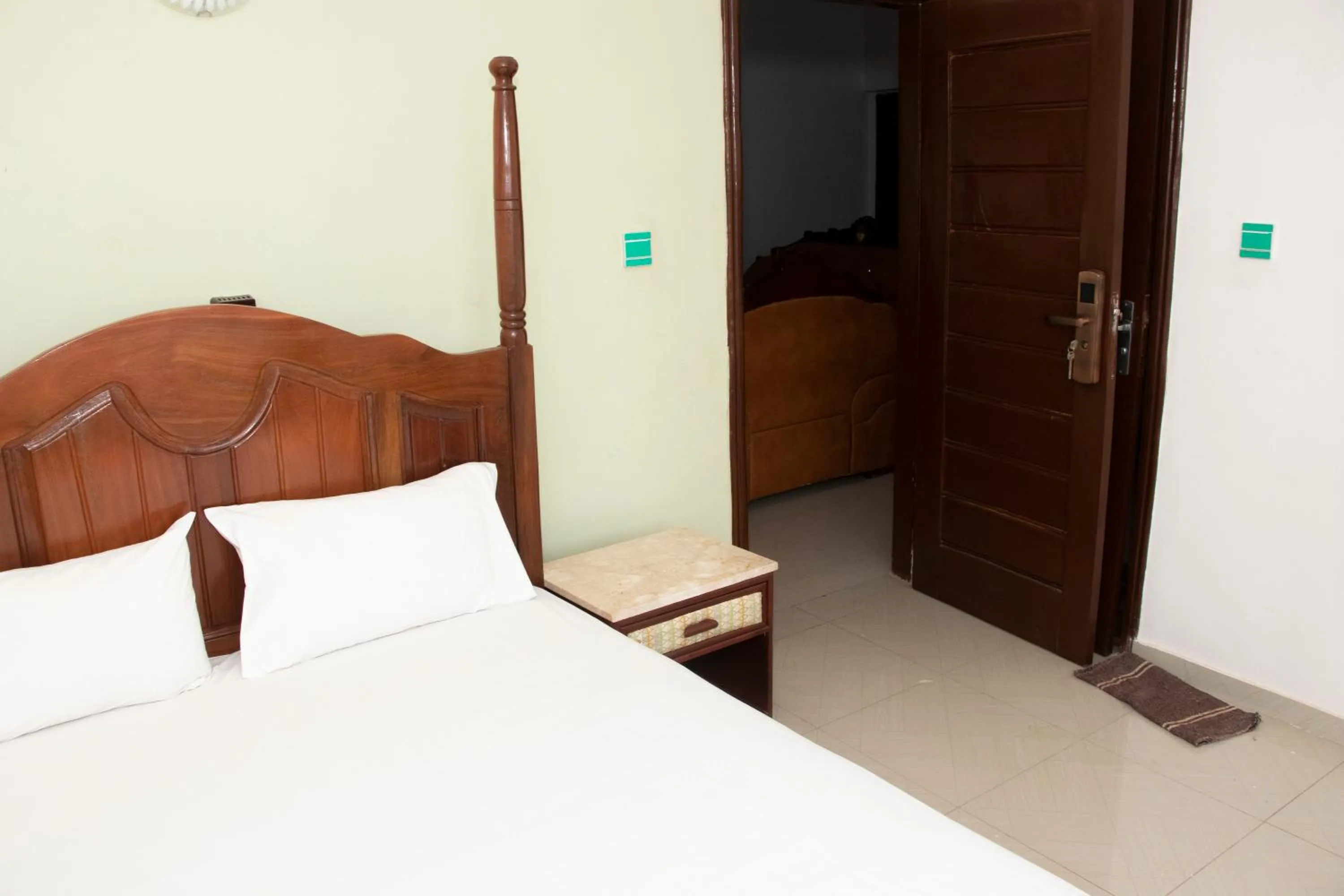 Bed in Alafia Hotel Ketou