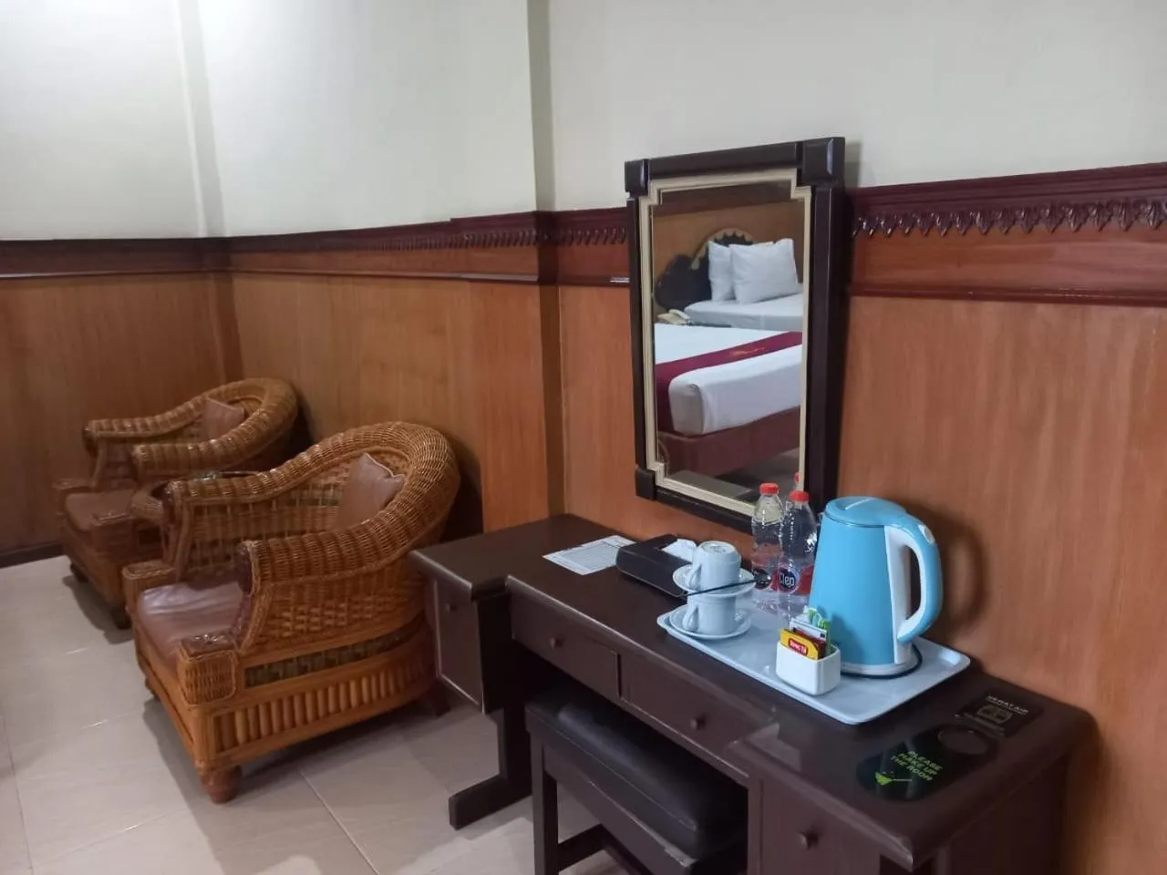 Seating area, Bed in Urbanview Hotel Dedy Jaya Brebes