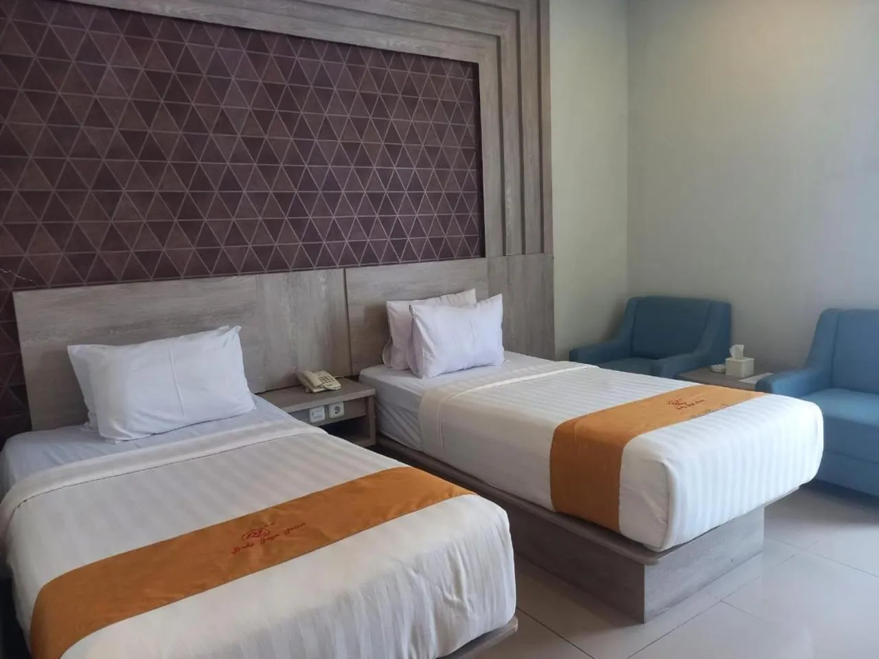 Bedroom, Bed in Urbanview Hotel Dedy Jaya Brebes