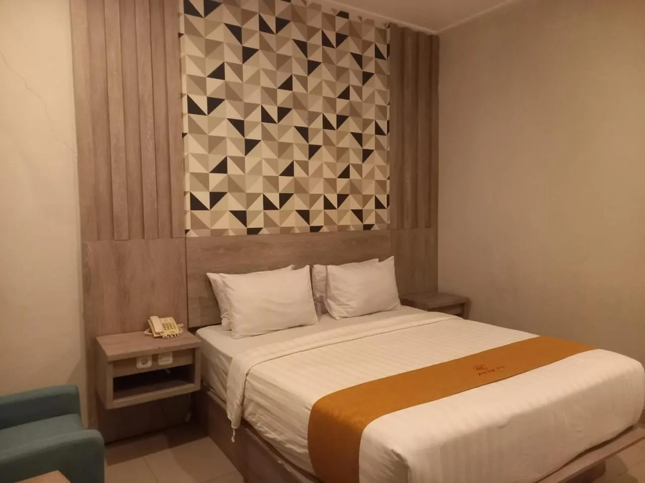 Bedroom, Bed in Urbanview Hotel Dedy Jaya Brebes