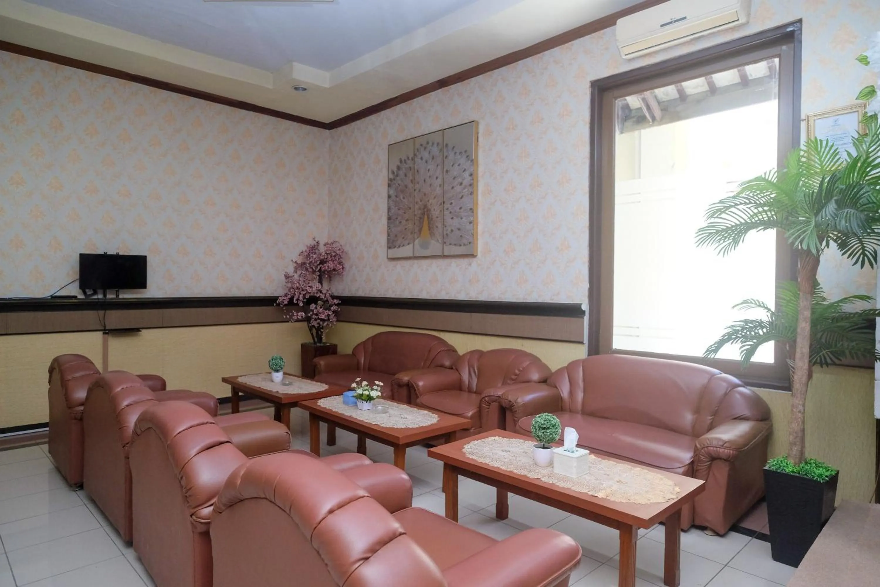 Seating area in Urbanview Hotel Dedy Jaya Brebes