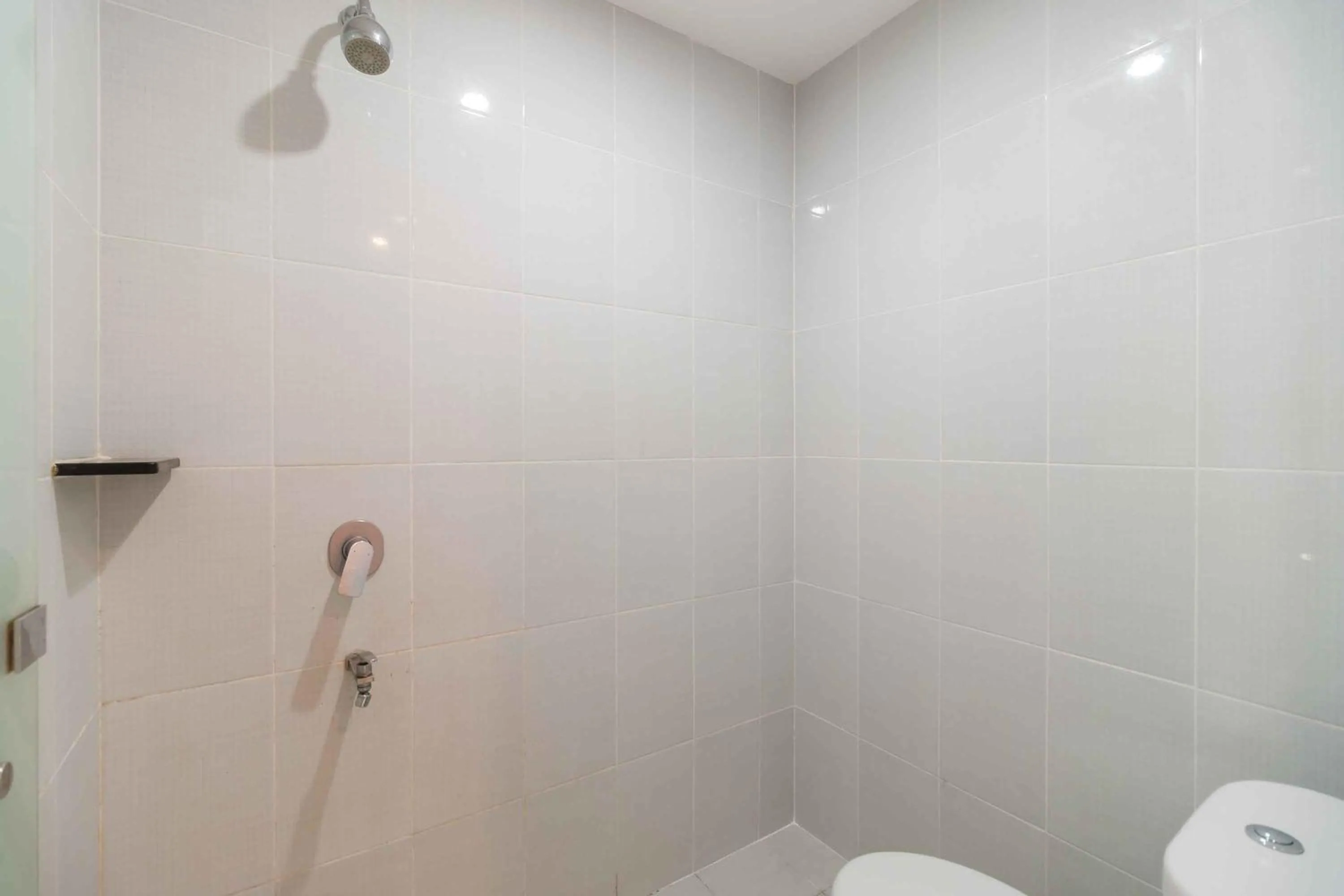 Shower in Reddoorz Syariah Near Kantor Pajak Telanaipura Jambi