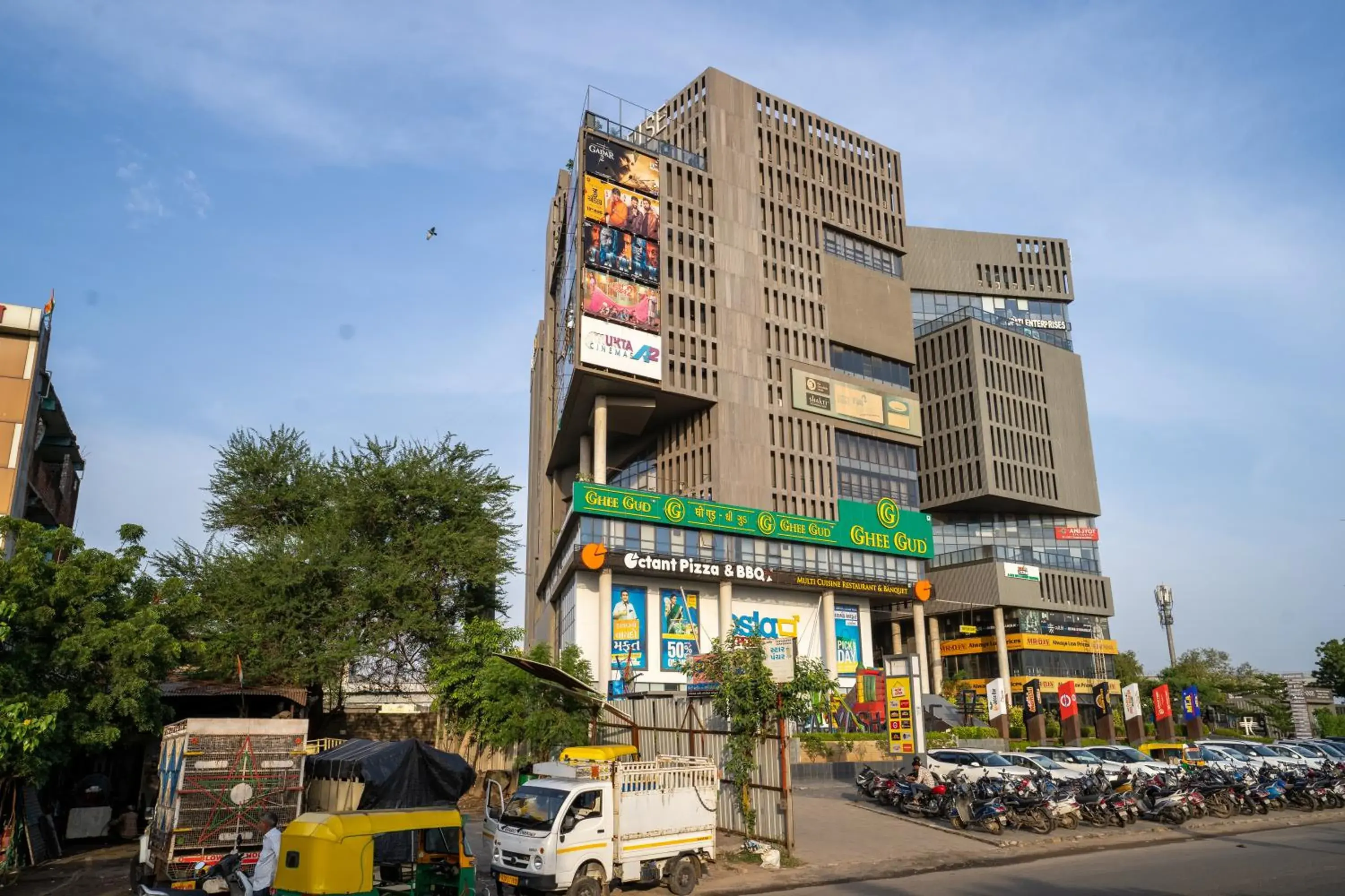 Facade/entrance in Hotel Sunflare Facade/entrance in Hotel Sunflare