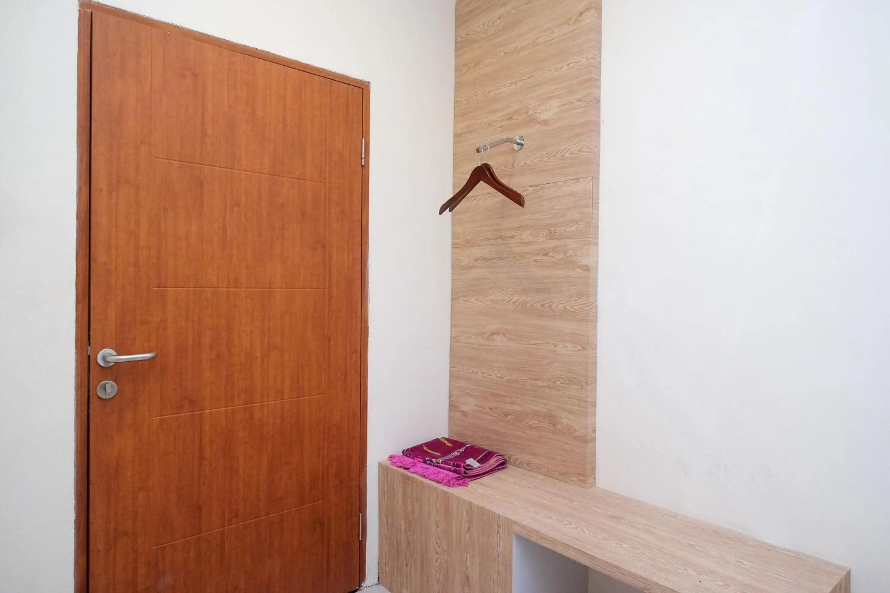 Bedroom in Urbanview Hotel DJ Inn Tegal