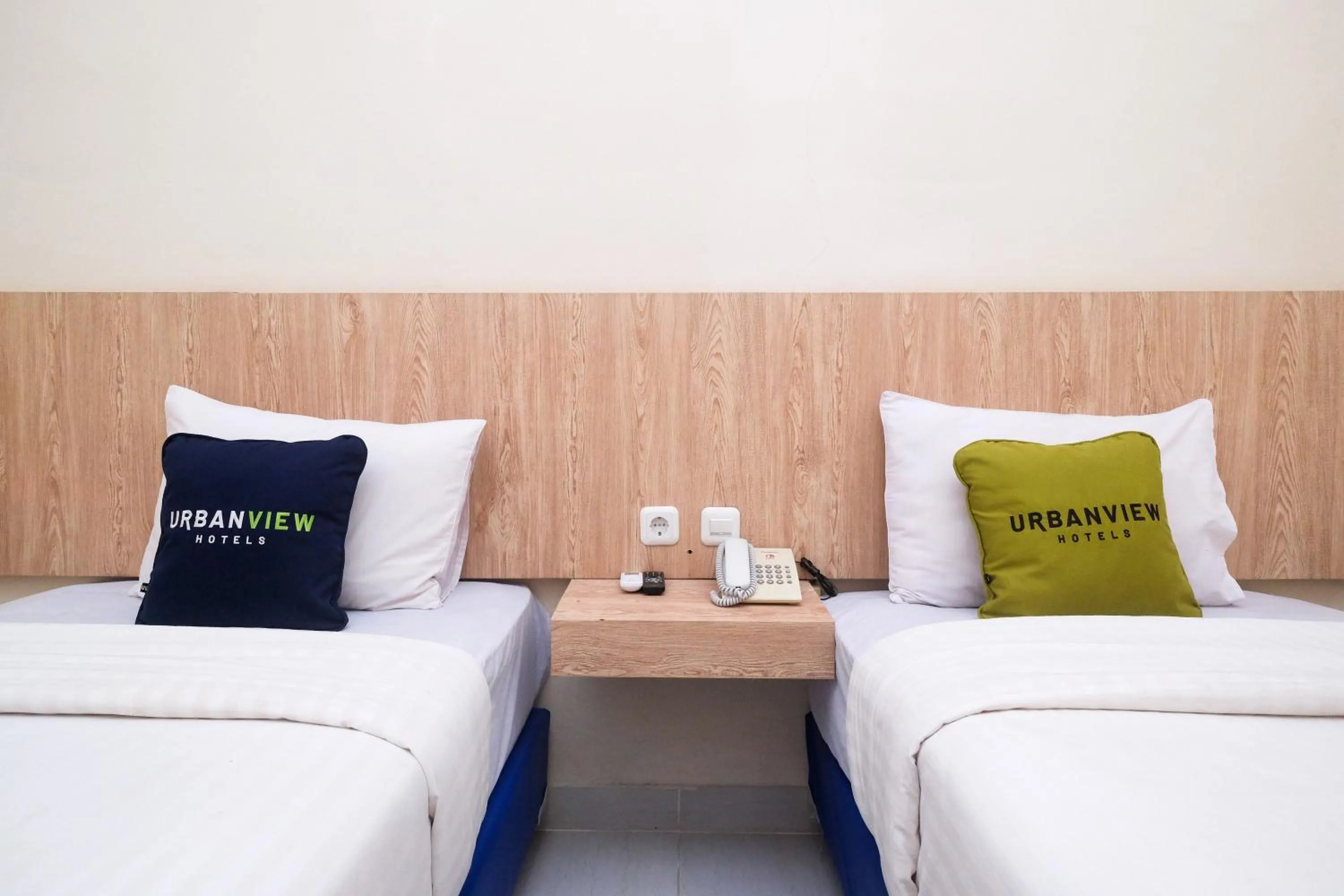 Bed in Urbanview Hotel DJ Inn Tegal