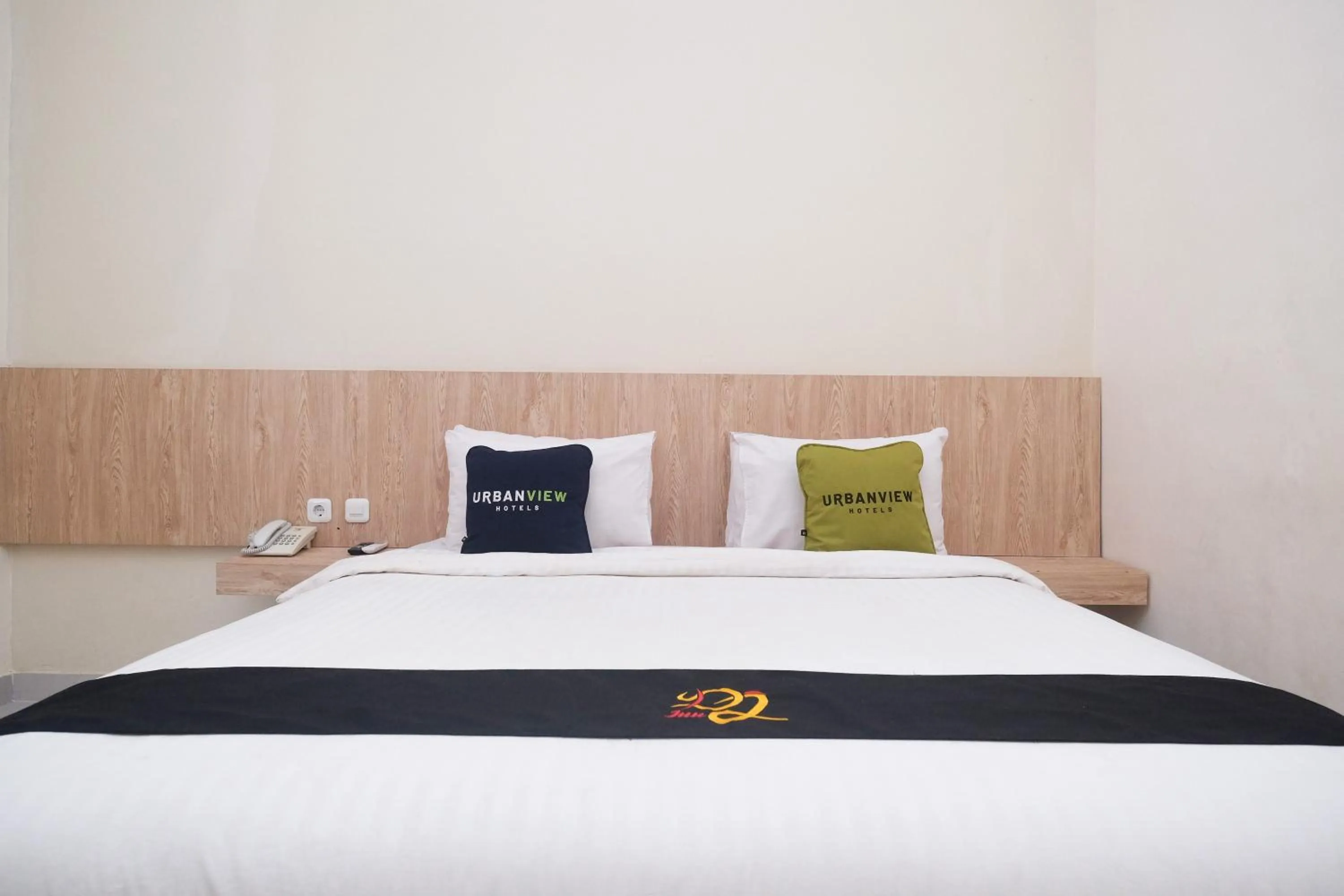 Bed in Urbanview Hotel DJ Inn Tegal