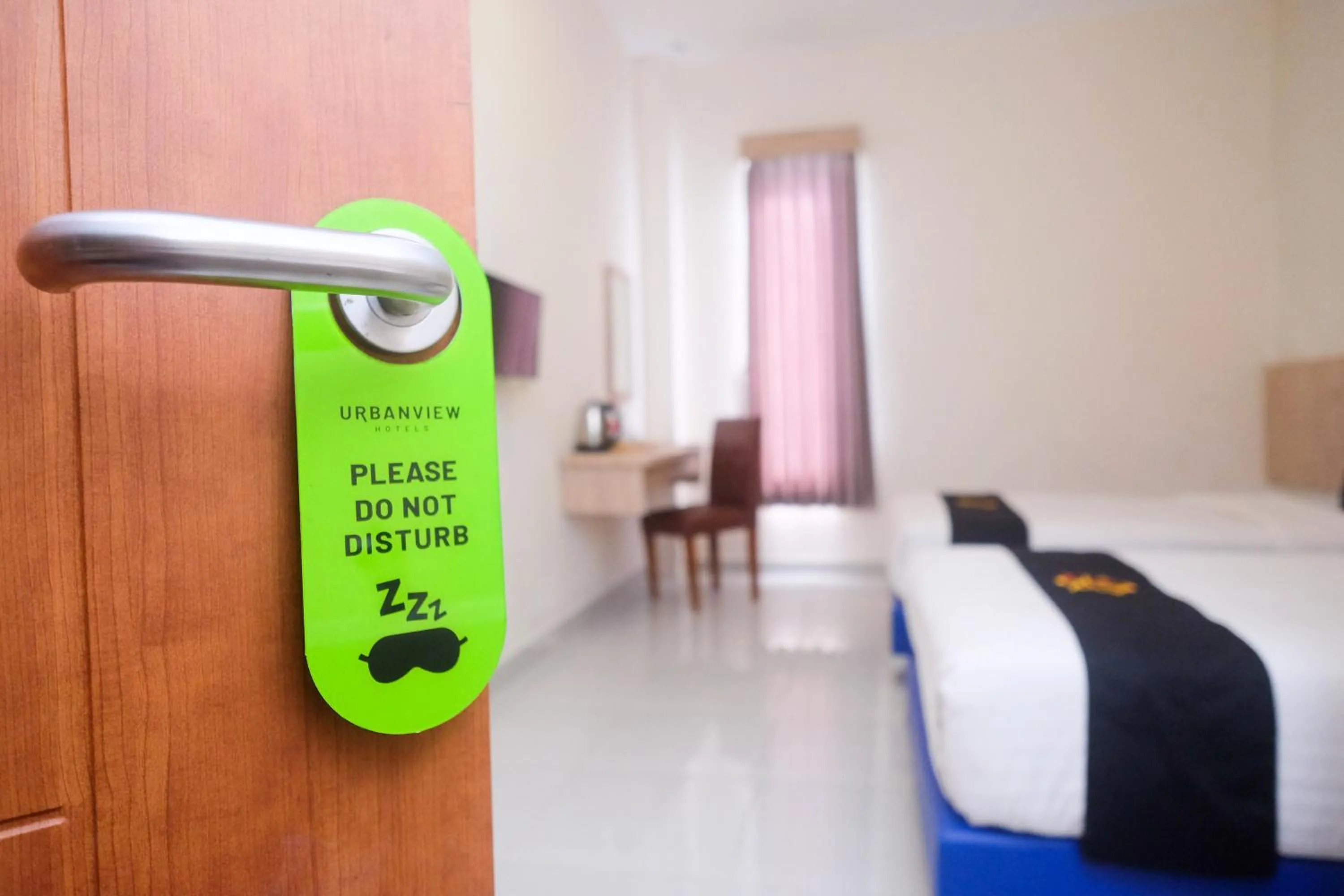 Bed in Urbanview Hotel DJ Inn Tegal