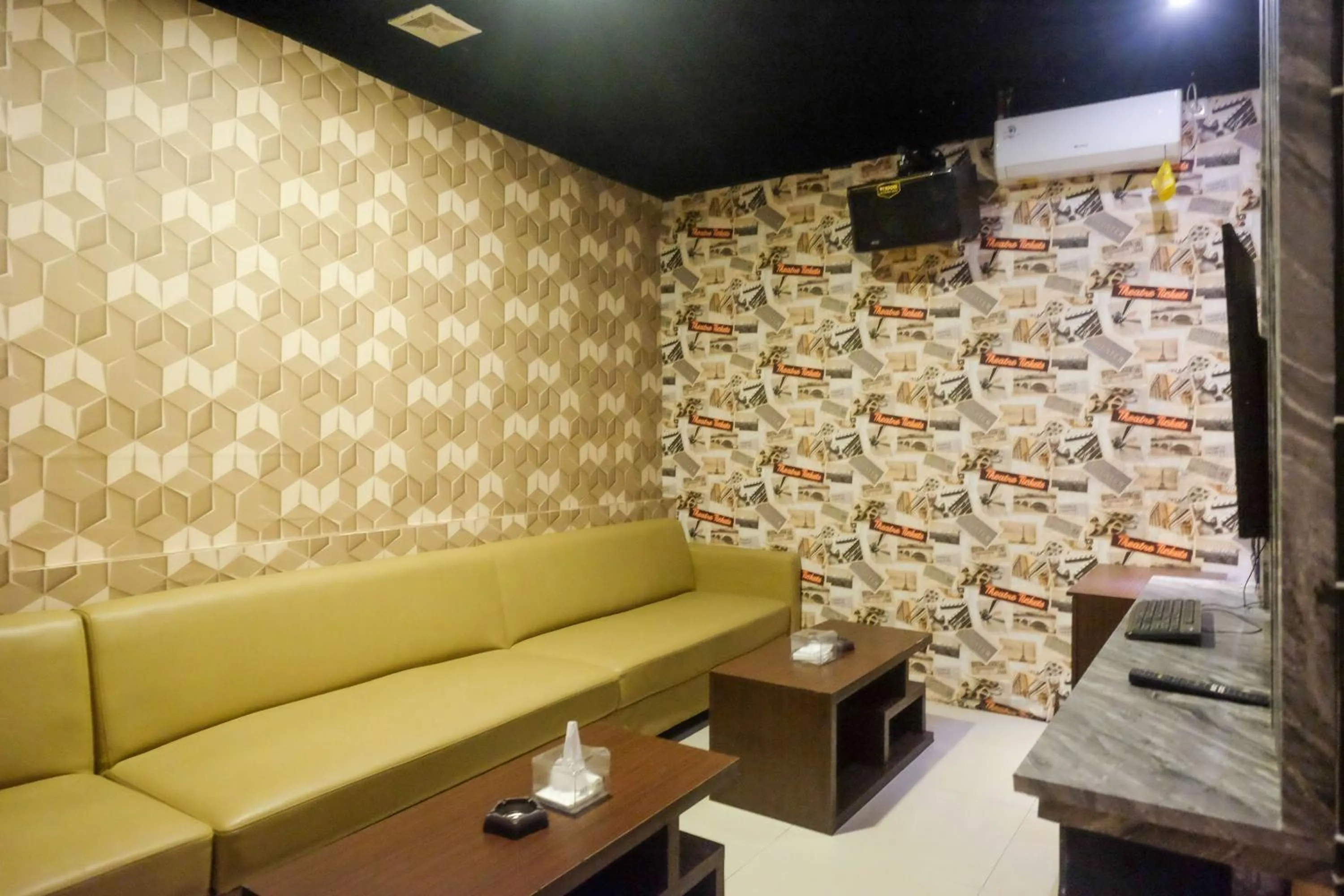 Karaoke in Urbanview Hotel DJ Inn Tegal