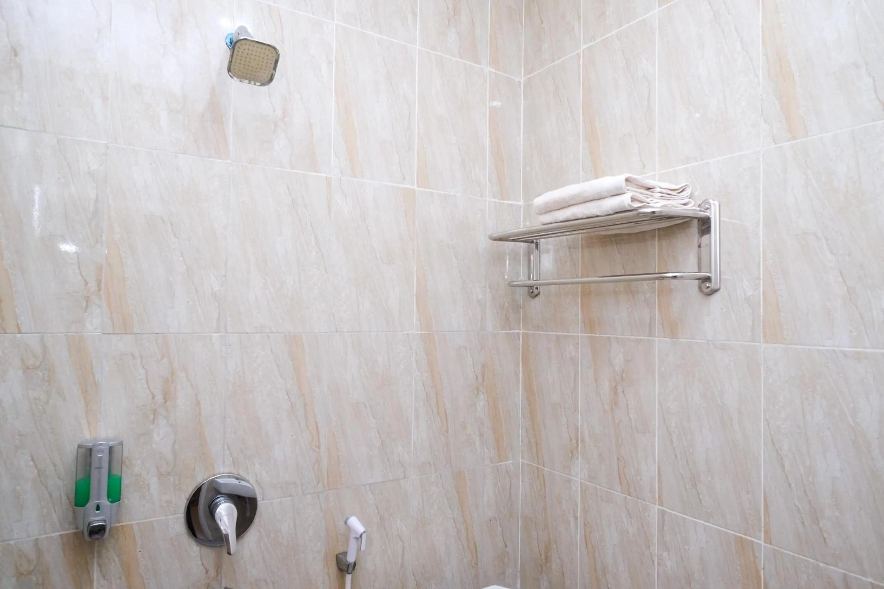 Bathroom in Urbanview Hotel DJ Inn Tegal