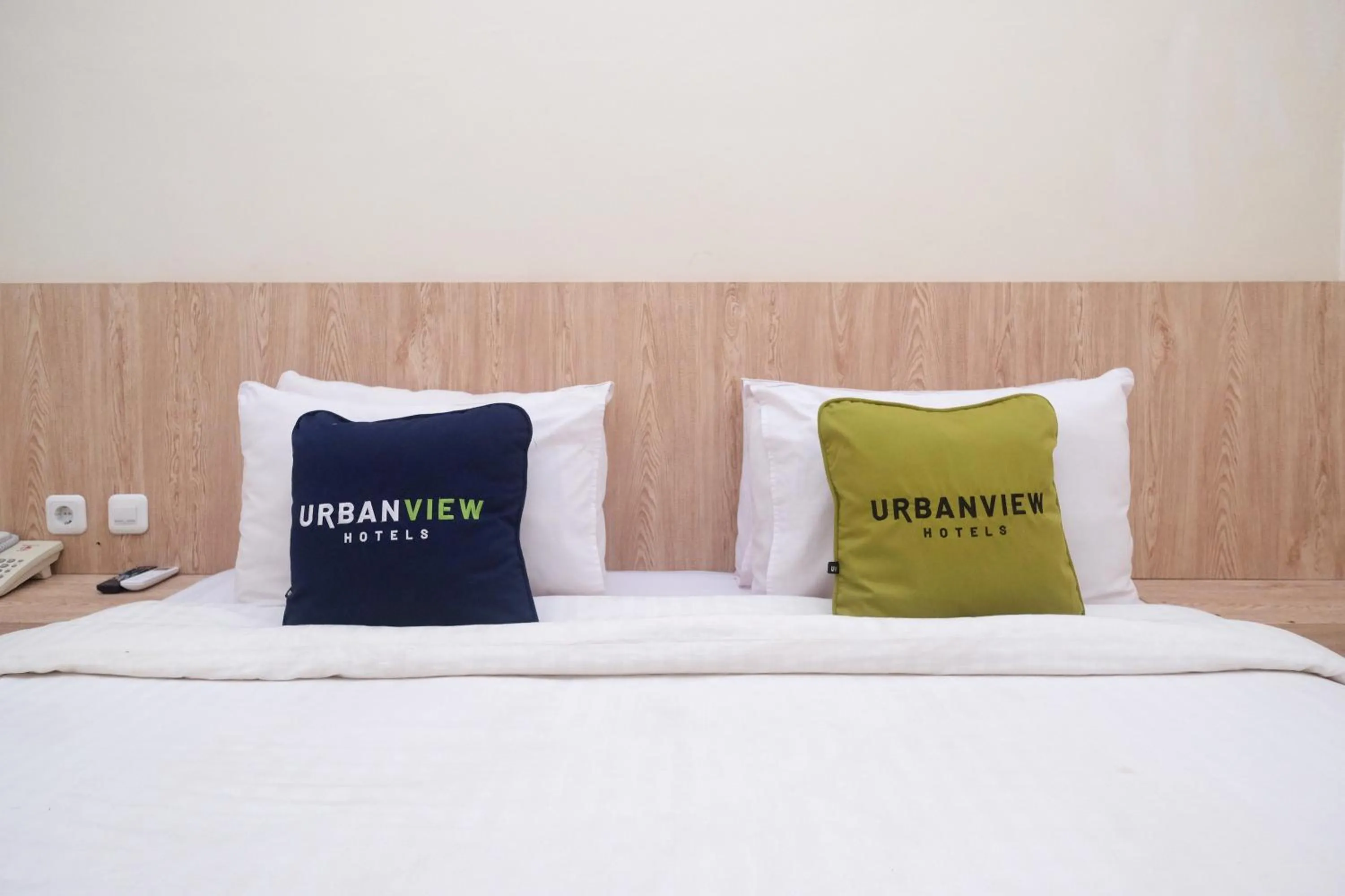 Bed in Urbanview Hotel DJ Inn Tegal