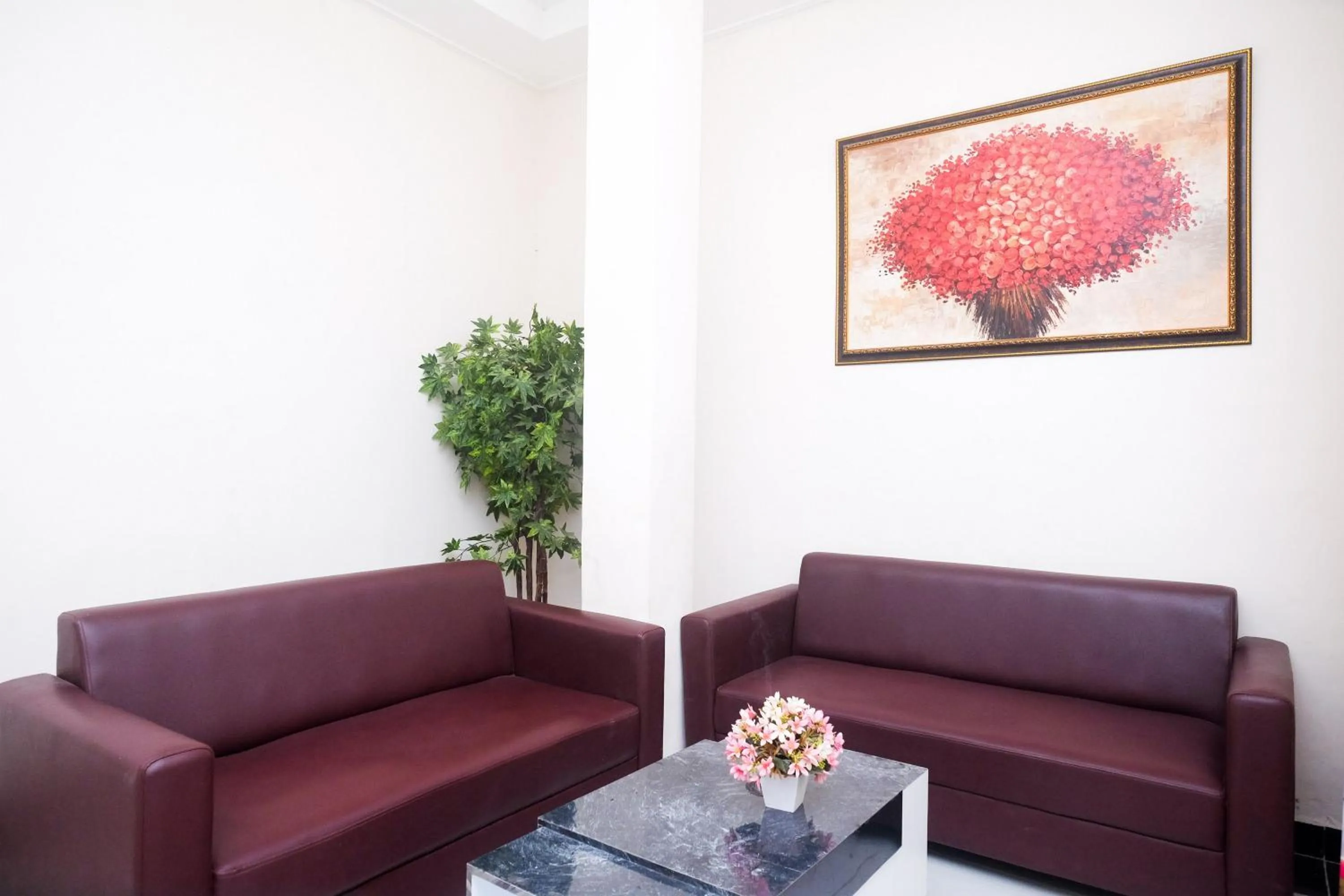 Seating area in Urbanview Hotel DJ Inn Tegal