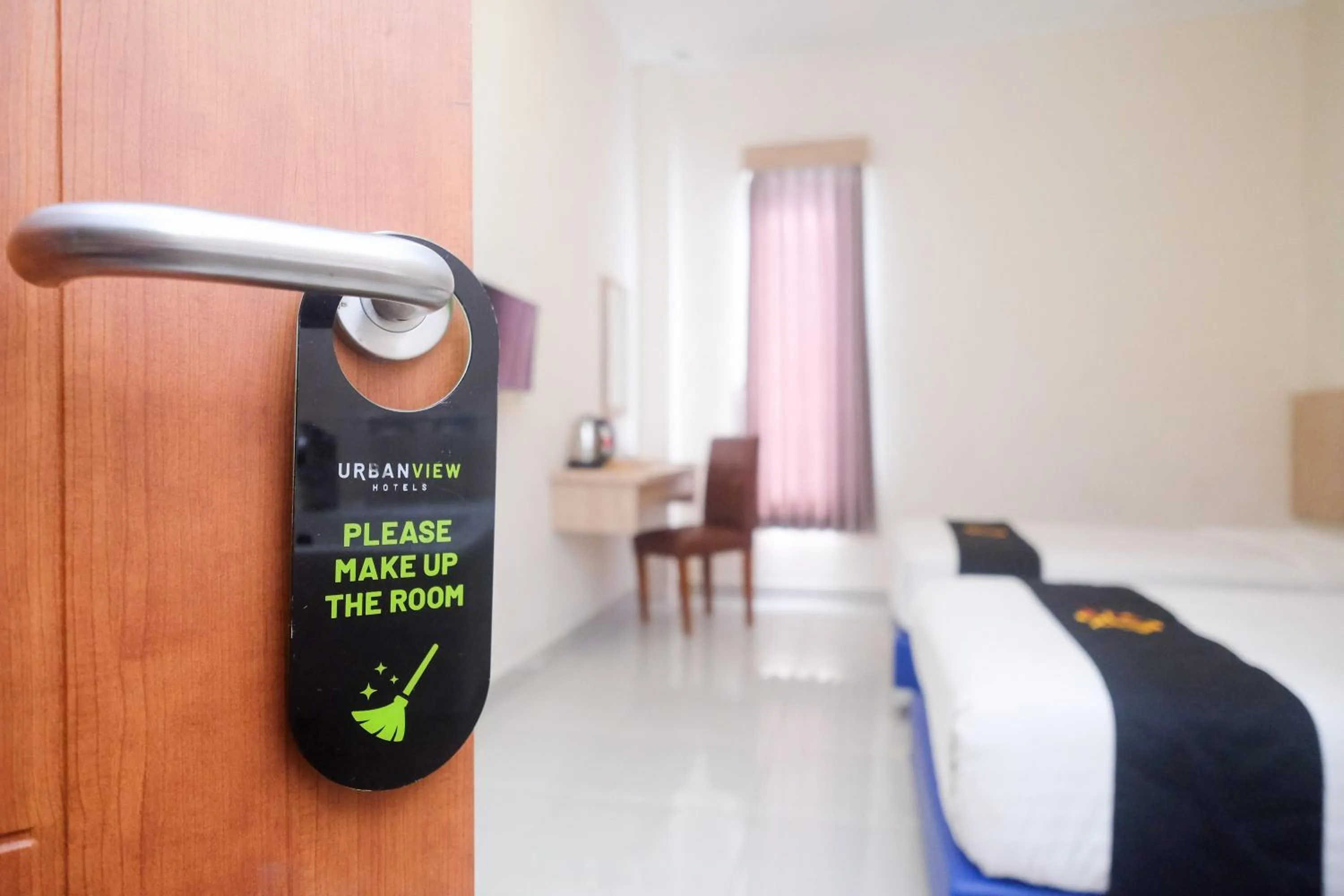 Bed in Urbanview Hotel DJ Inn Tegal