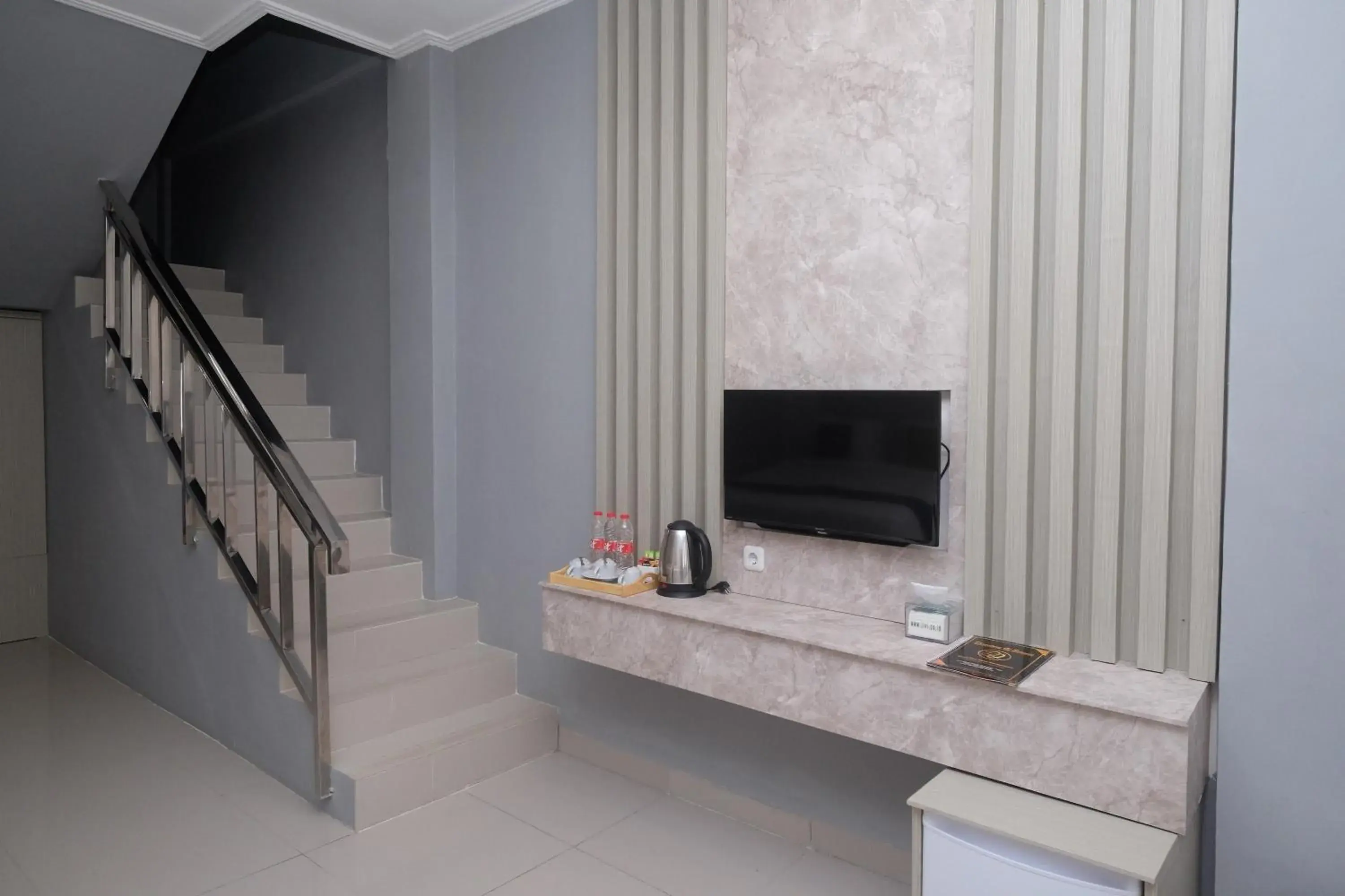 TV and multimedia in Urbanview Hotel DJ Inn Tegal TV and multimedia in Urbanview Hotel DJ Inn Tegal