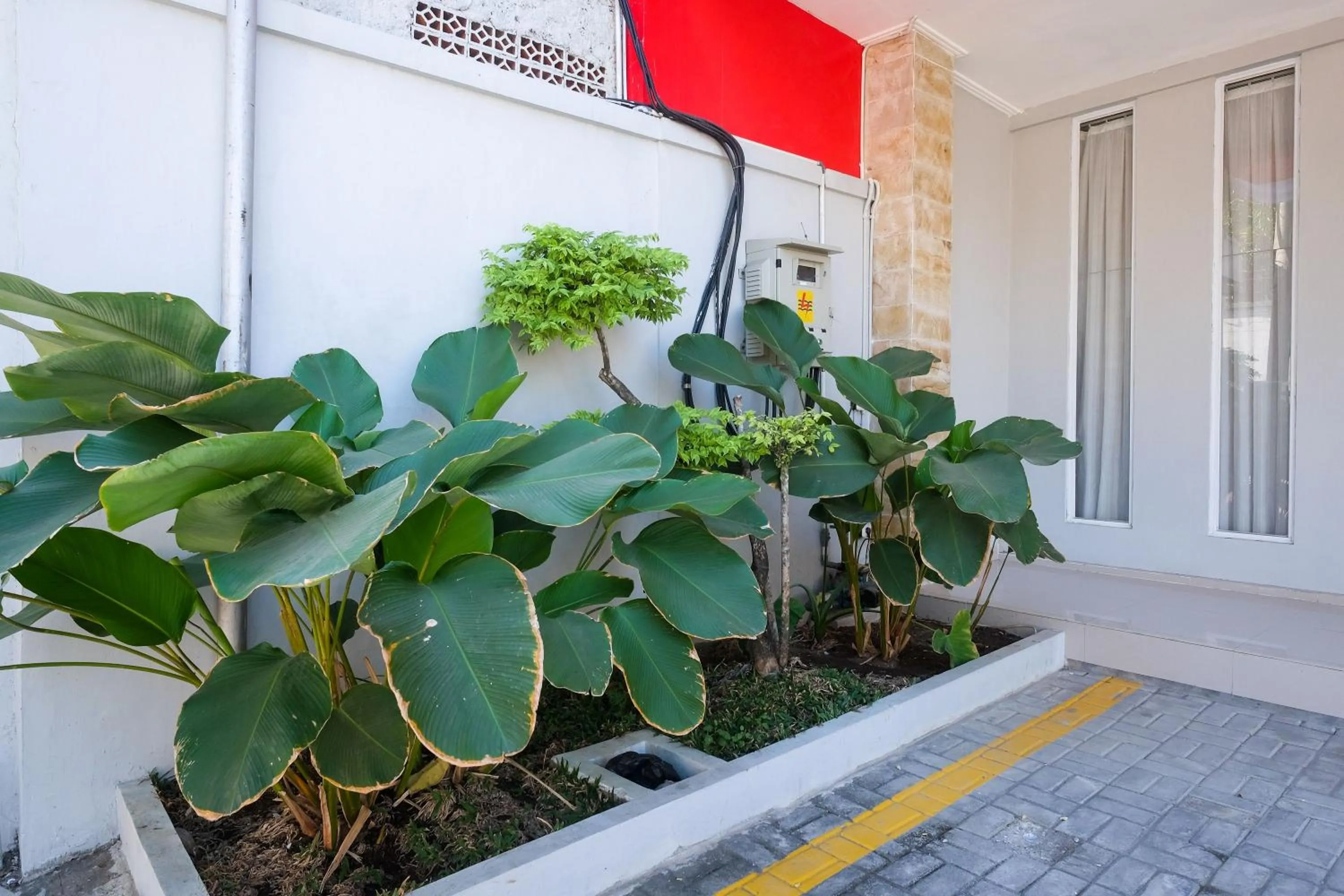 Facade/entrance in Urbanview Hotel DJ Inn Tegal