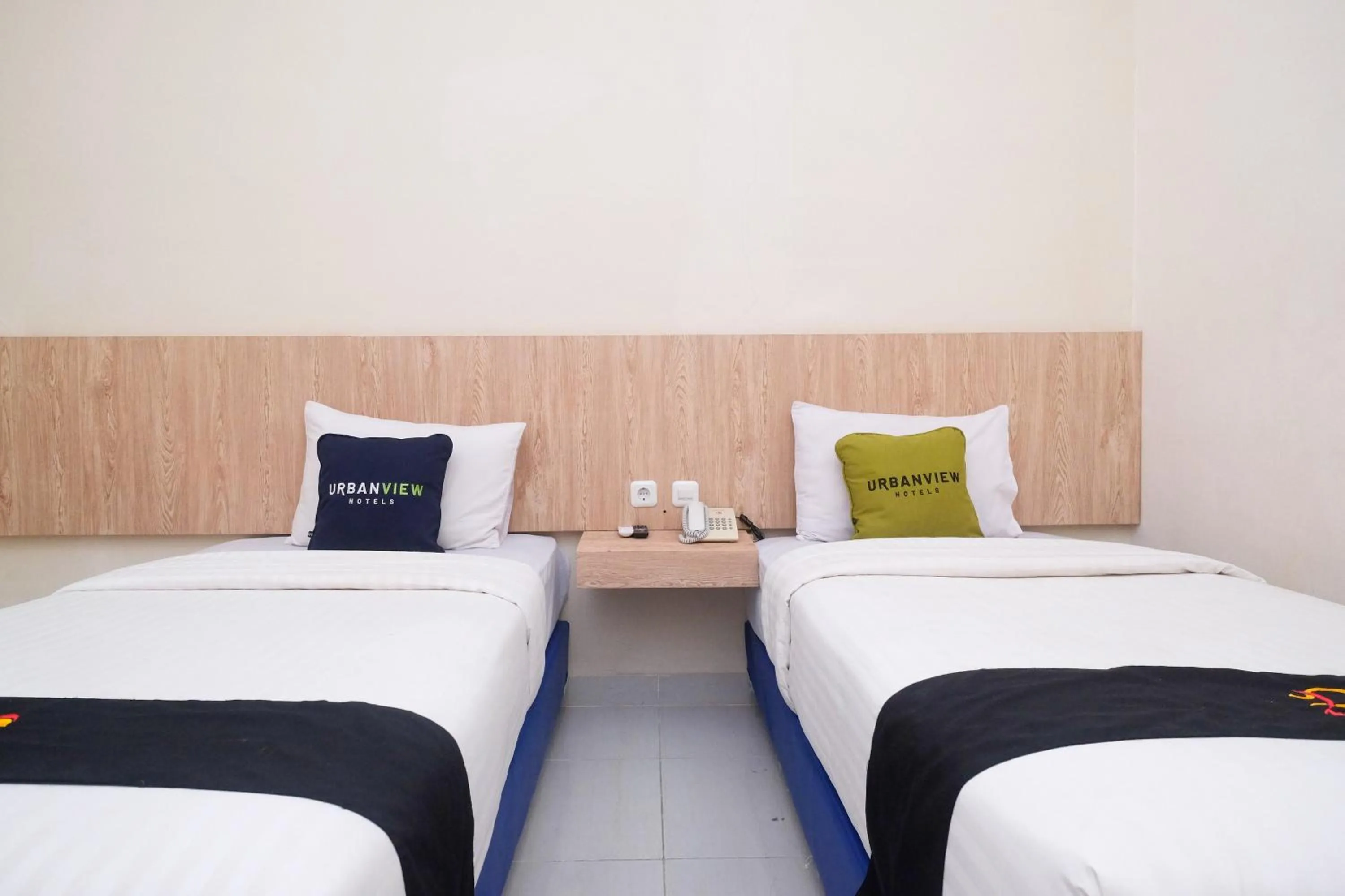 Bed in Urbanview Hotel DJ Inn Tegal