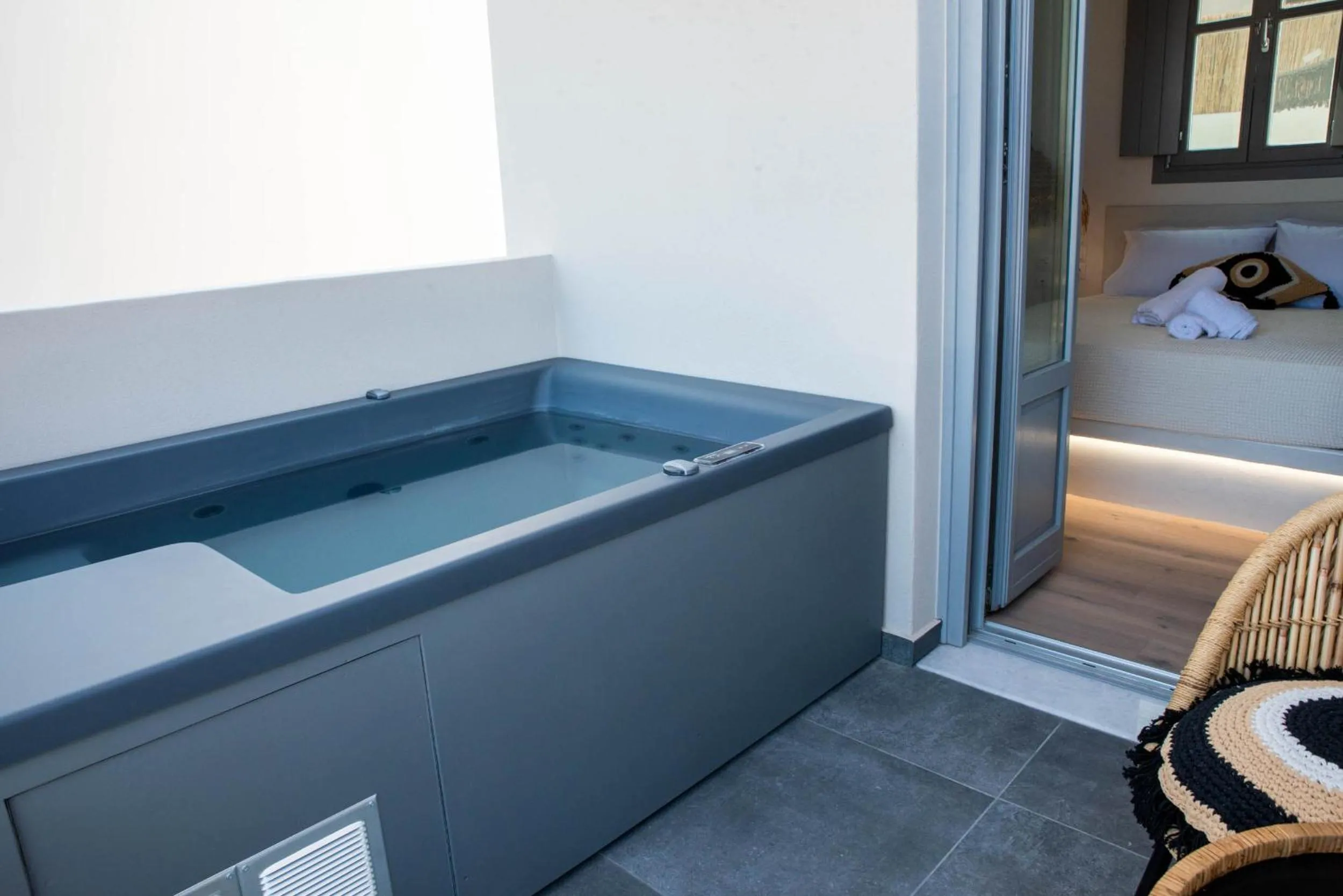 Hot Tub in Aidani Luxurious Rooms