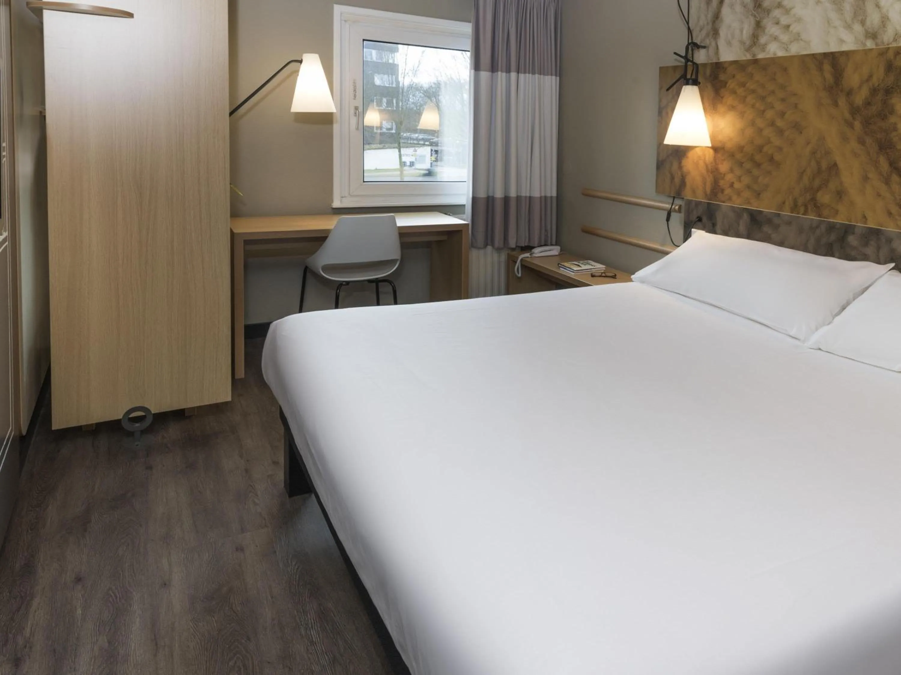 Bedroom, Bed in ibis Tilburg