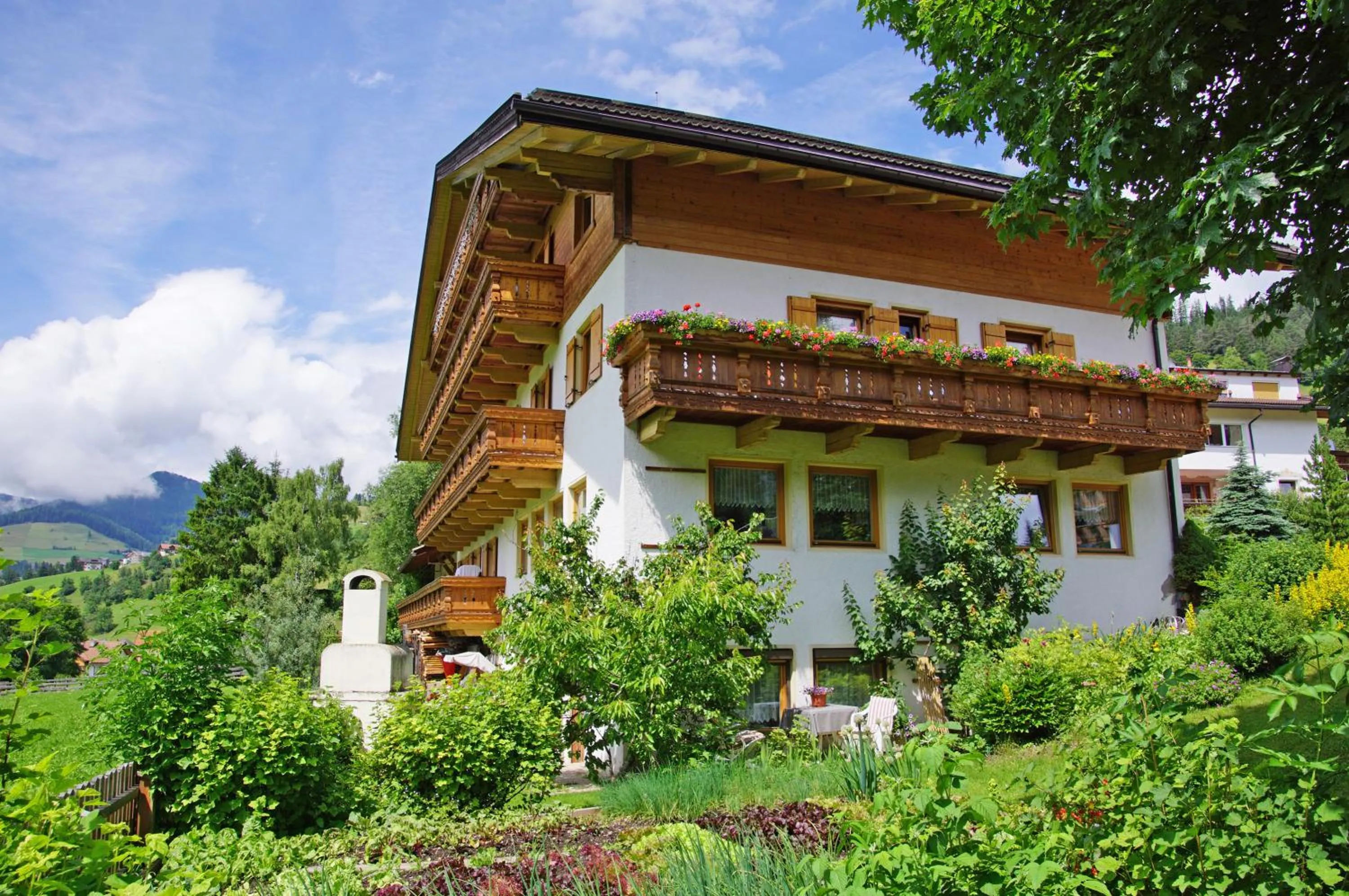 Facade/entrance in Pension Arnica B&B