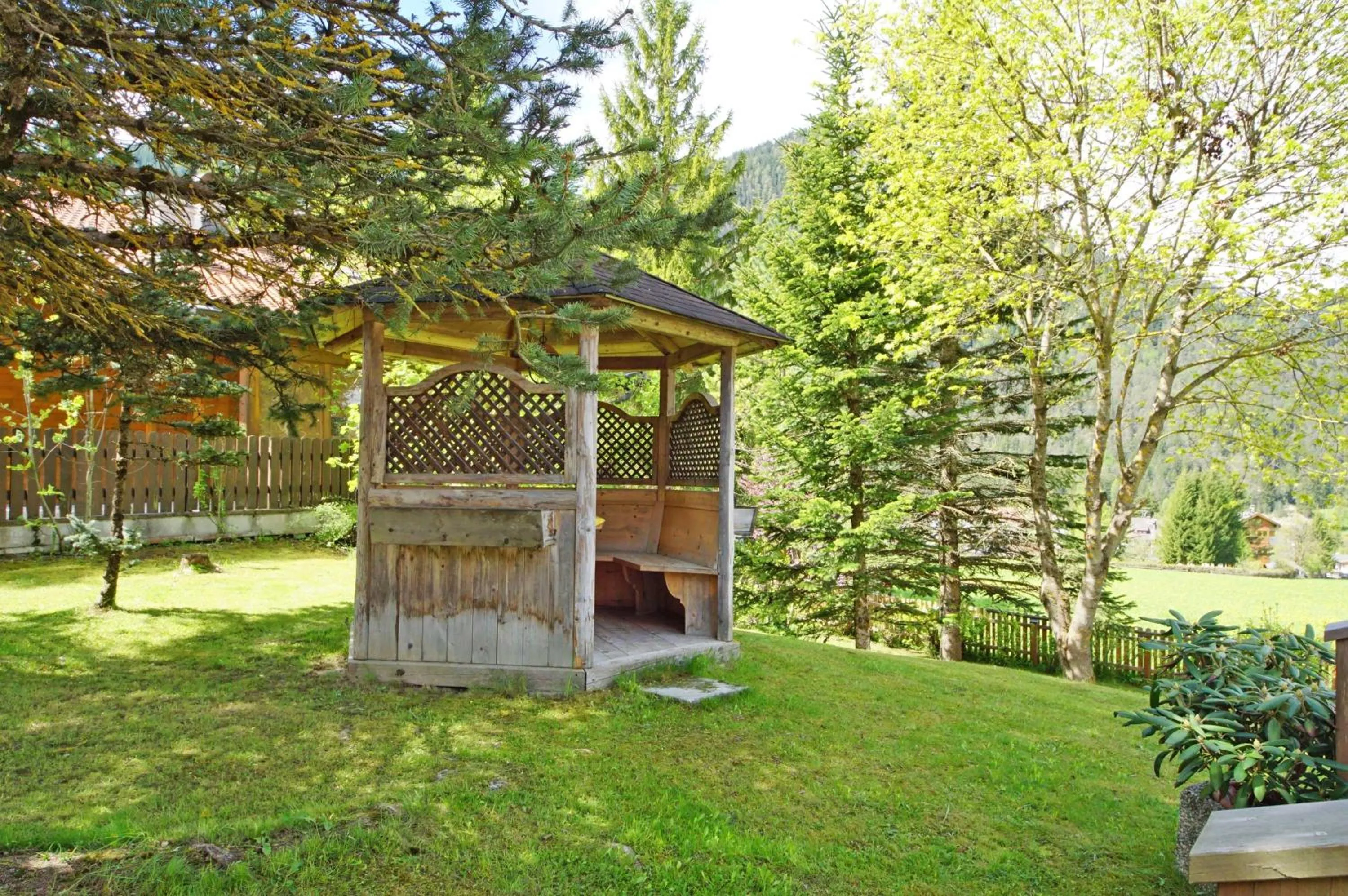 Garden in Pension Arnica B&B