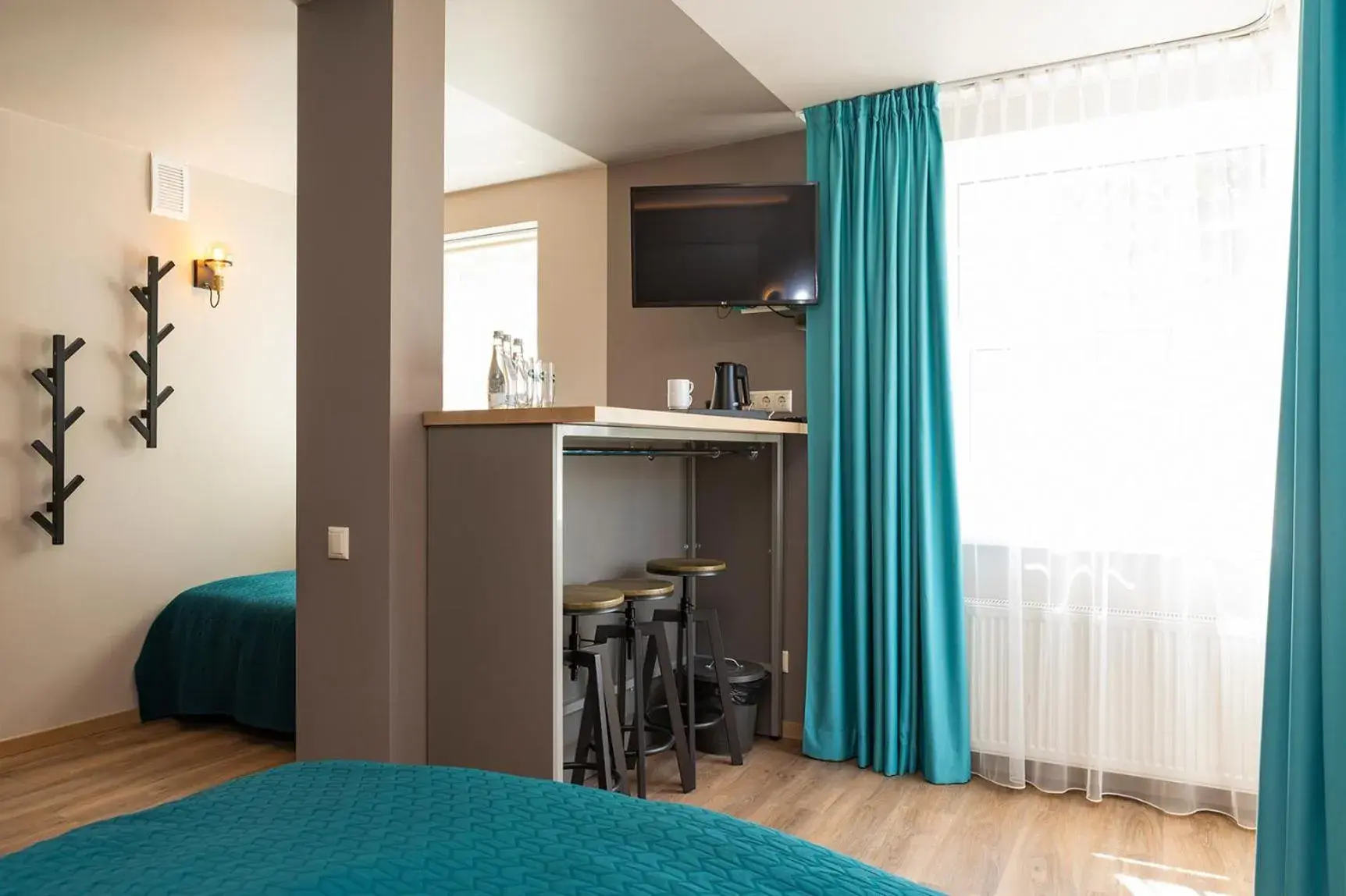 Coffee/tea facilities, Bed in Kurshi Hotel & Spa Coffee/tea facilities, Bed in Kurshi Hotel & Spa