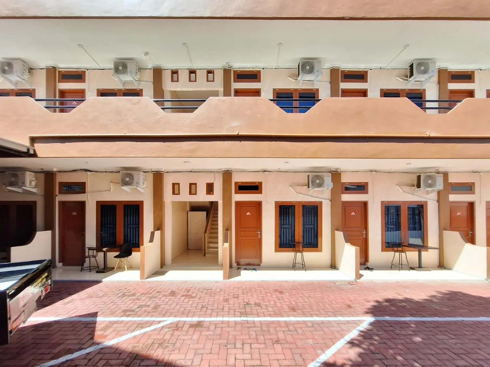 Property building in RedDoorz Syariah near Pasar Raya Padang Property building in RedDoorz Syariah near Pasar Raya Padang