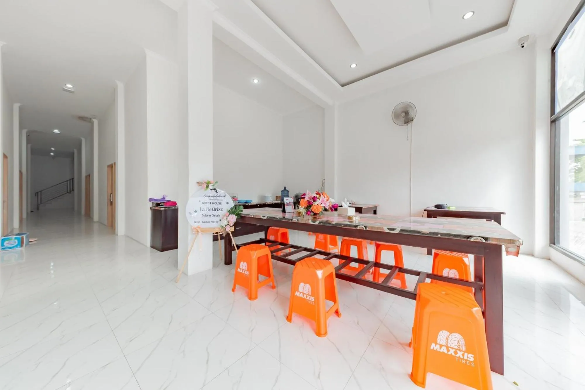 Lobby or reception in Urbanview Hotel La De Grizz Syariah Sampit by RedDoorz