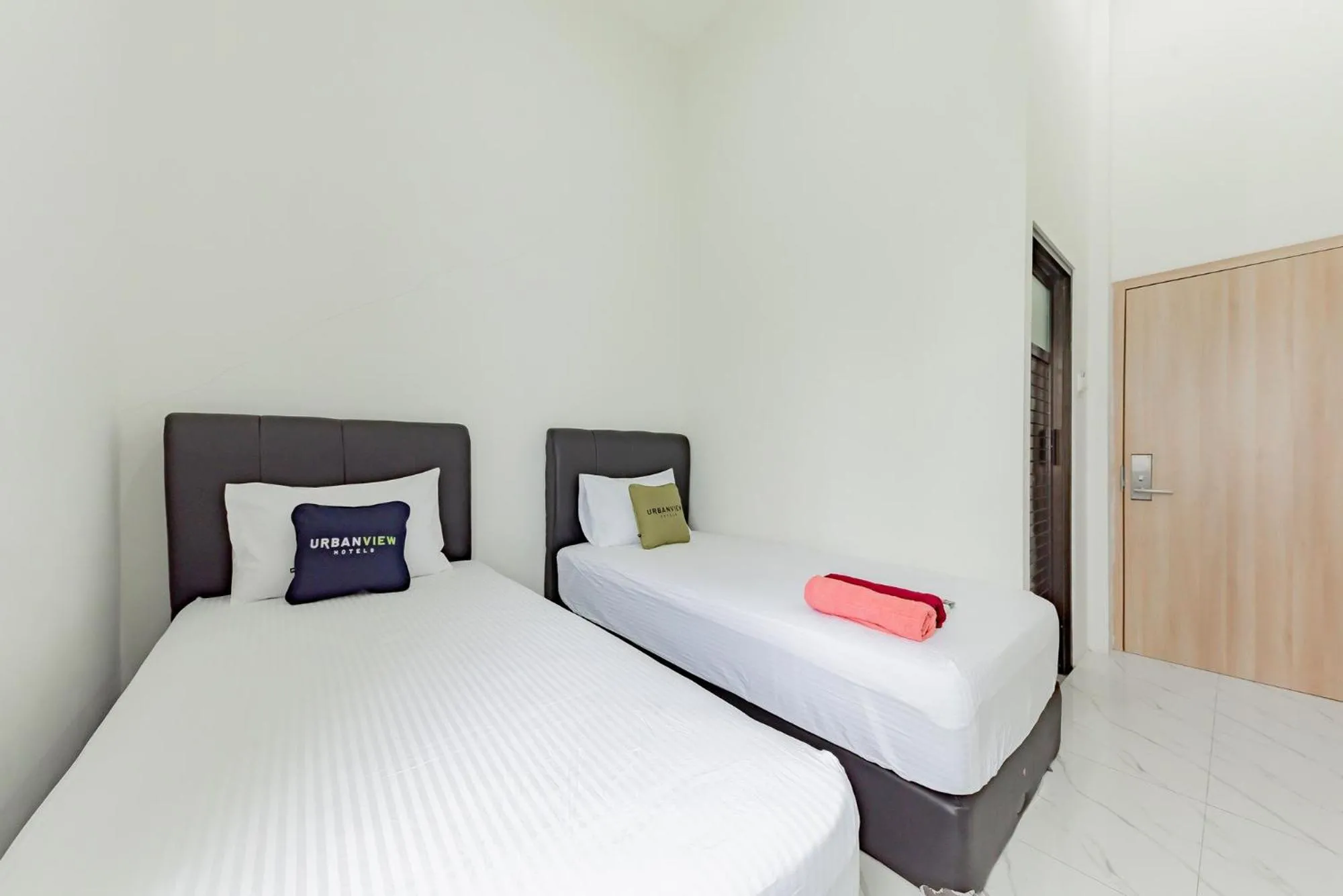 Bed in Urbanview Hotel La De Grizz Syariah Sampit by RedDoorz