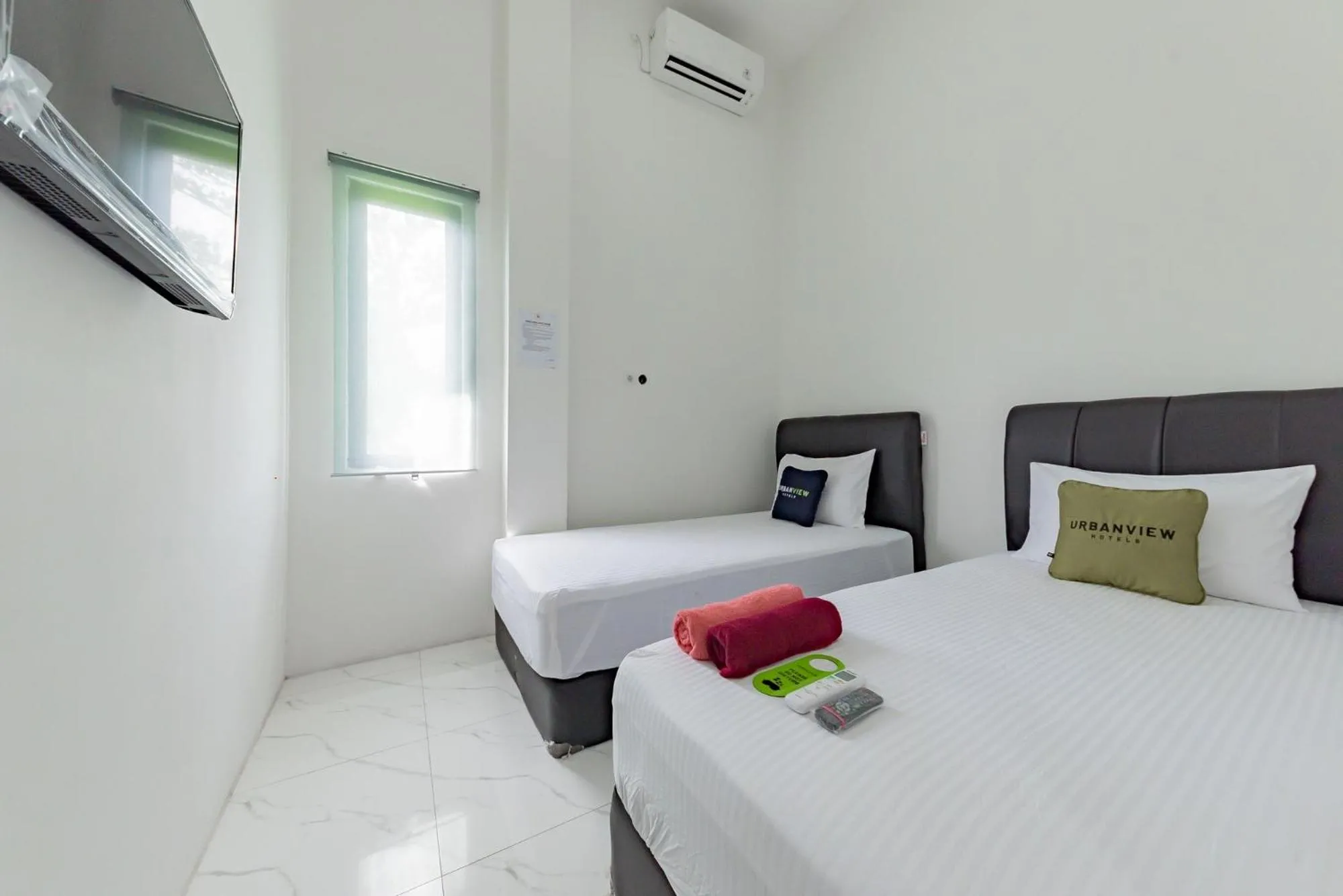 Bed in Urbanview Hotel La De Grizz Syariah Sampit by RedDoorz