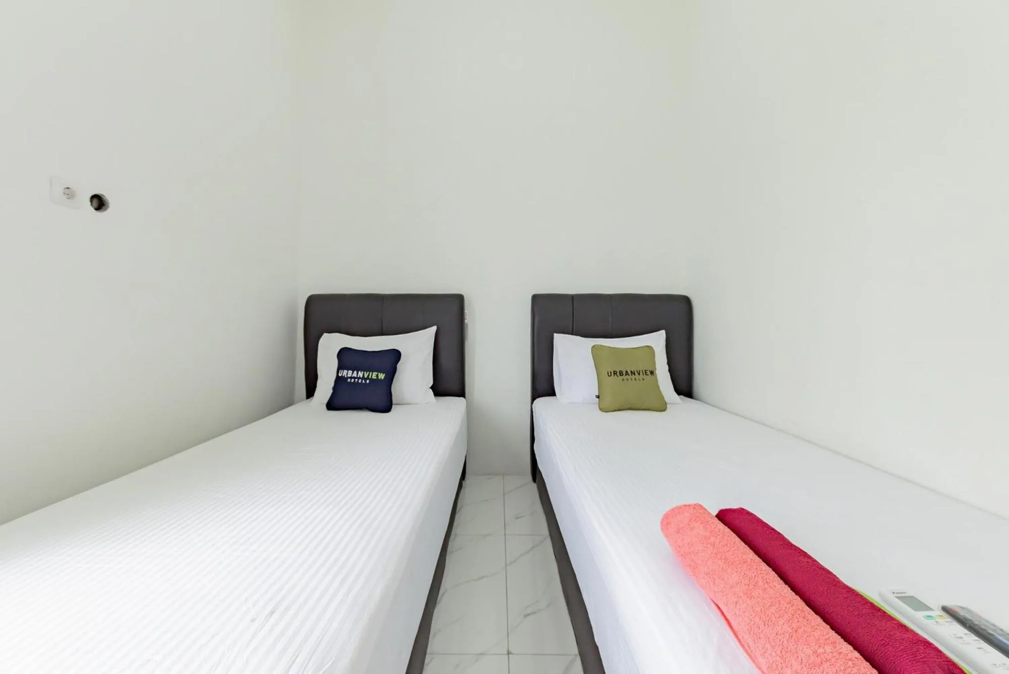 Bed in Urbanview Hotel La De Grizz Syariah Sampit by RedDoorz