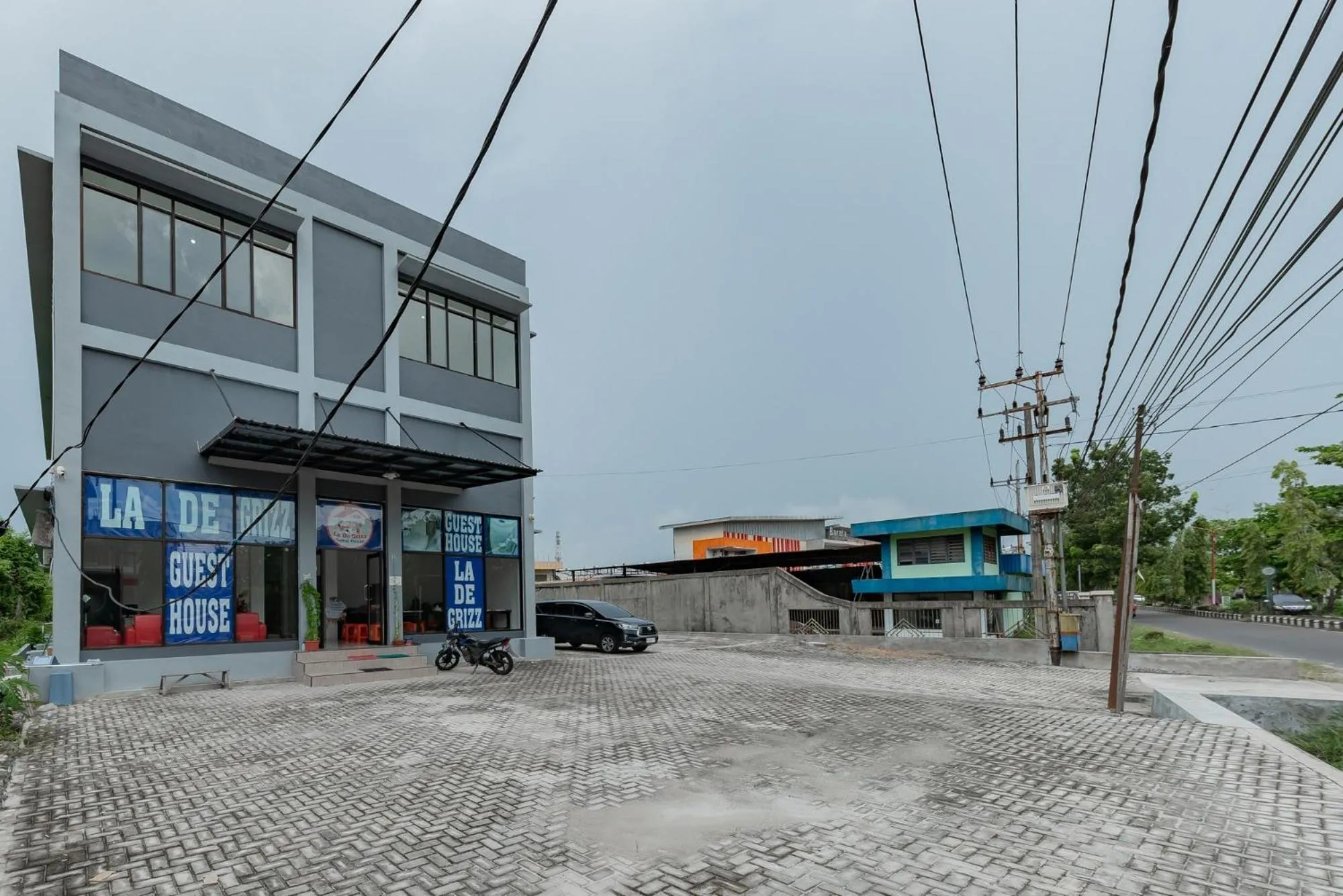 Property building in Urbanview Hotel La De Grizz Syariah Sampit by RedDoorz