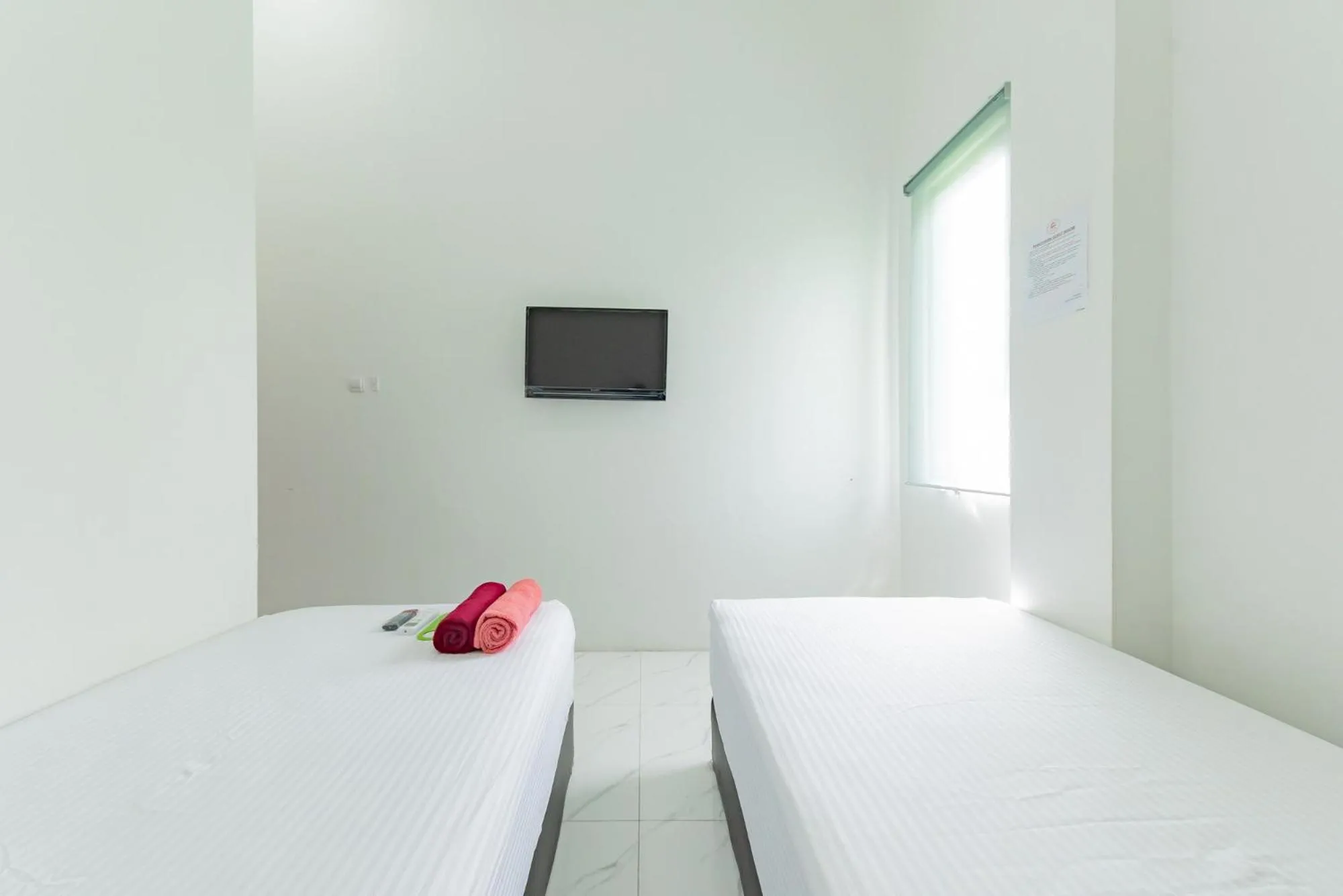 Bed in Urbanview Hotel La De Grizz Syariah Sampit by RedDoorz