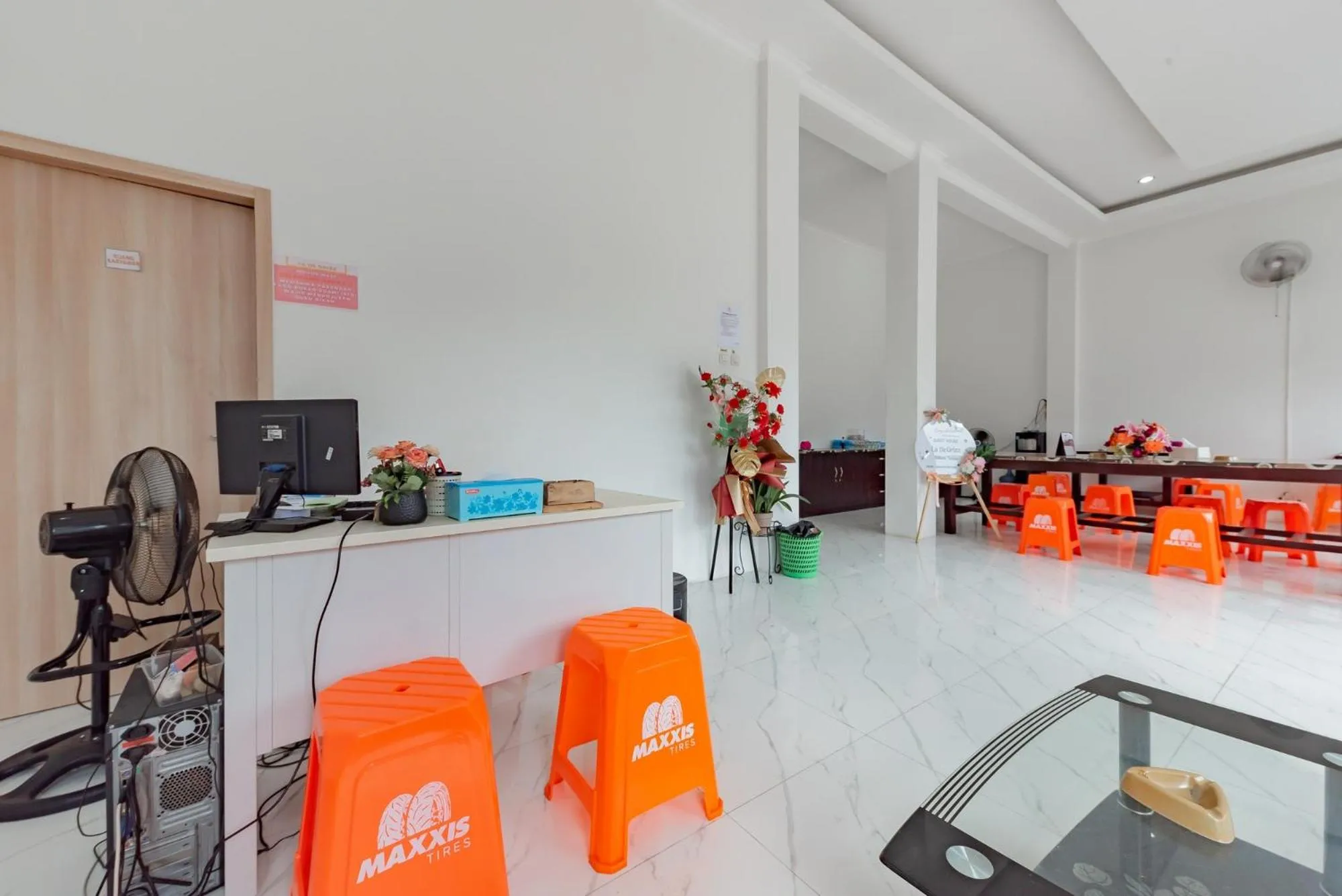 Lobby or reception in Urbanview Hotel La De Grizz Syariah Sampit by RedDoorz