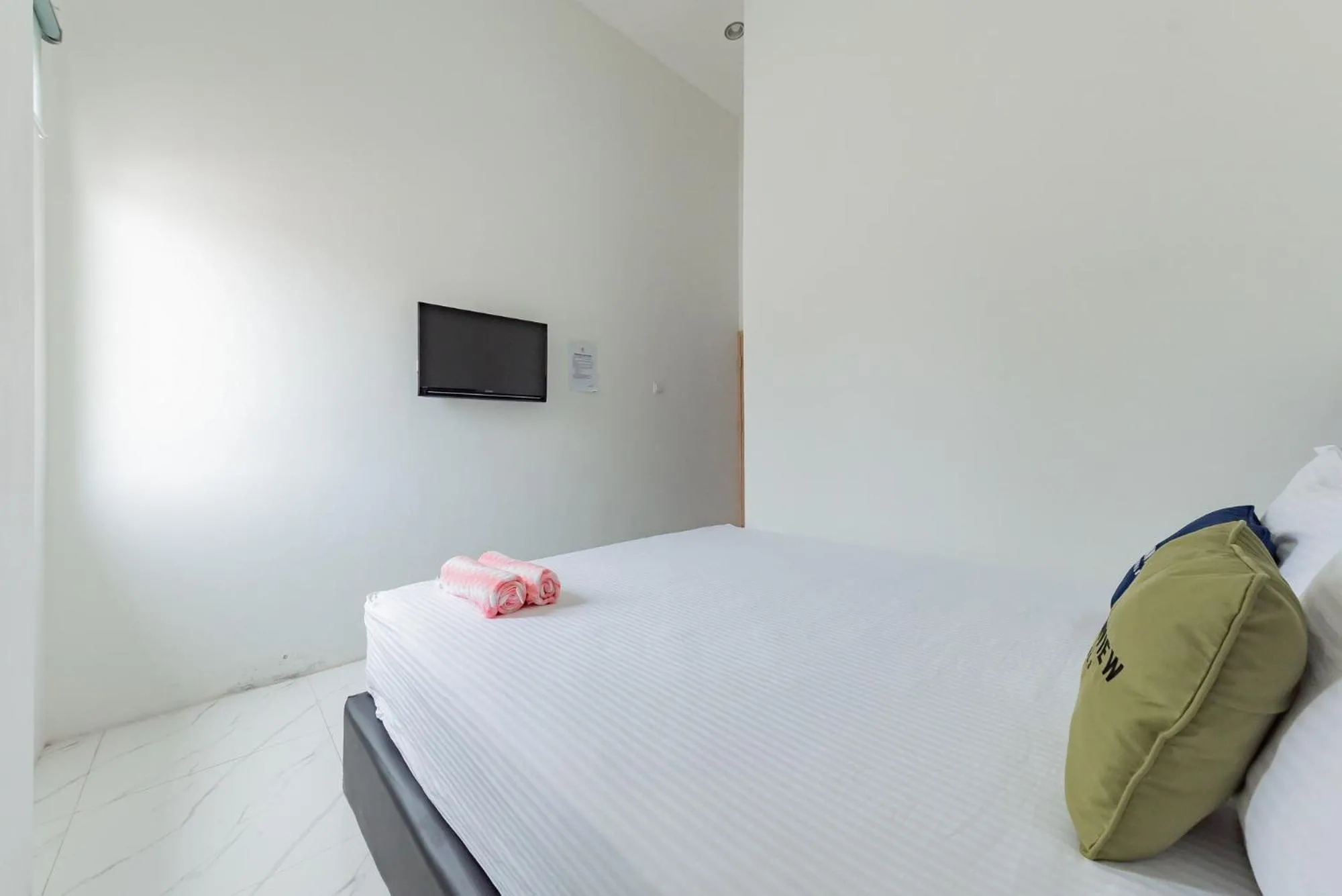 Bed in Urbanview Hotel La De Grizz Syariah Sampit by RedDoorz