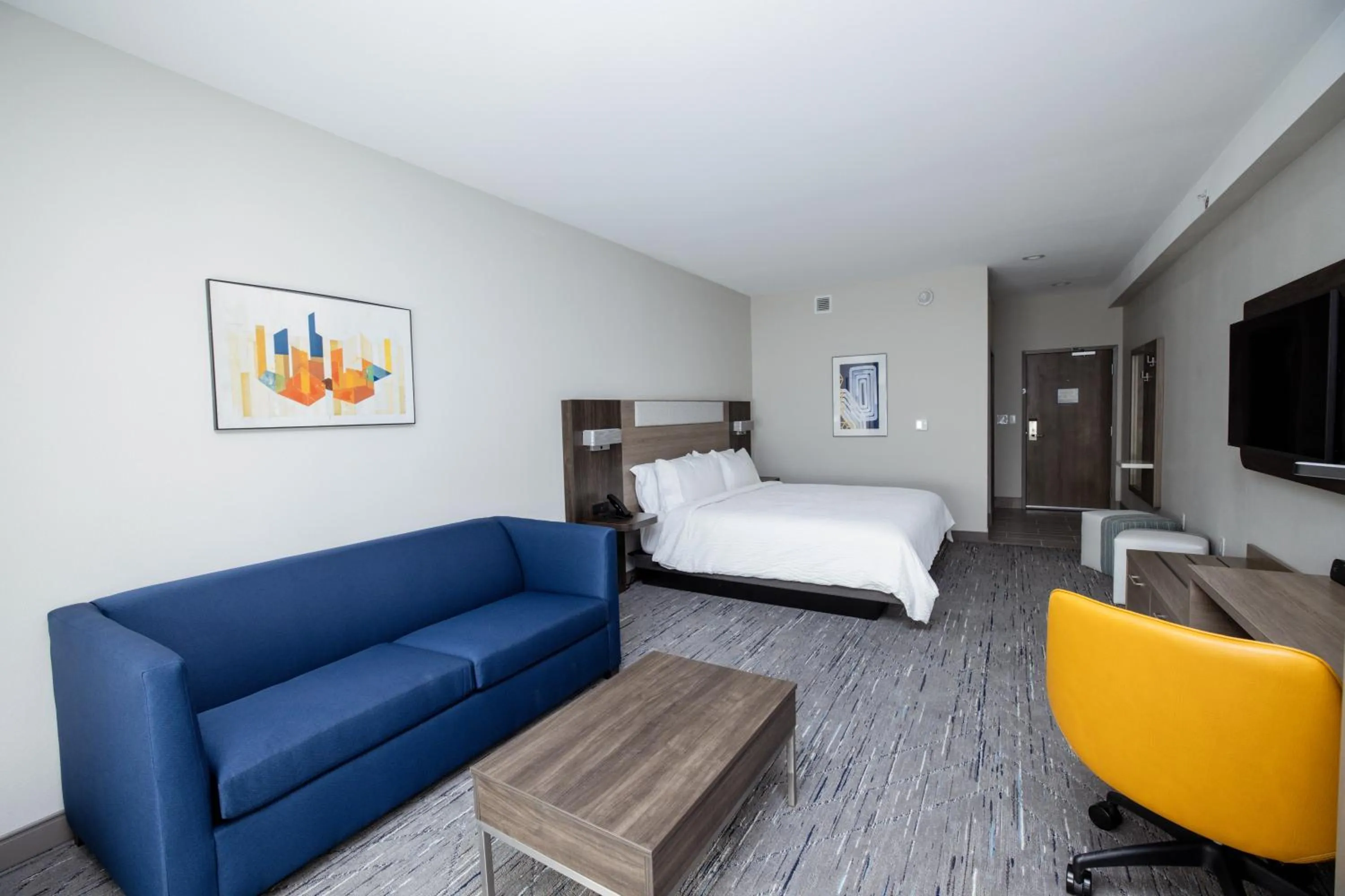 Bed in Holiday Inn Express & Suites Tampa Stadium - Airport Area by IHG