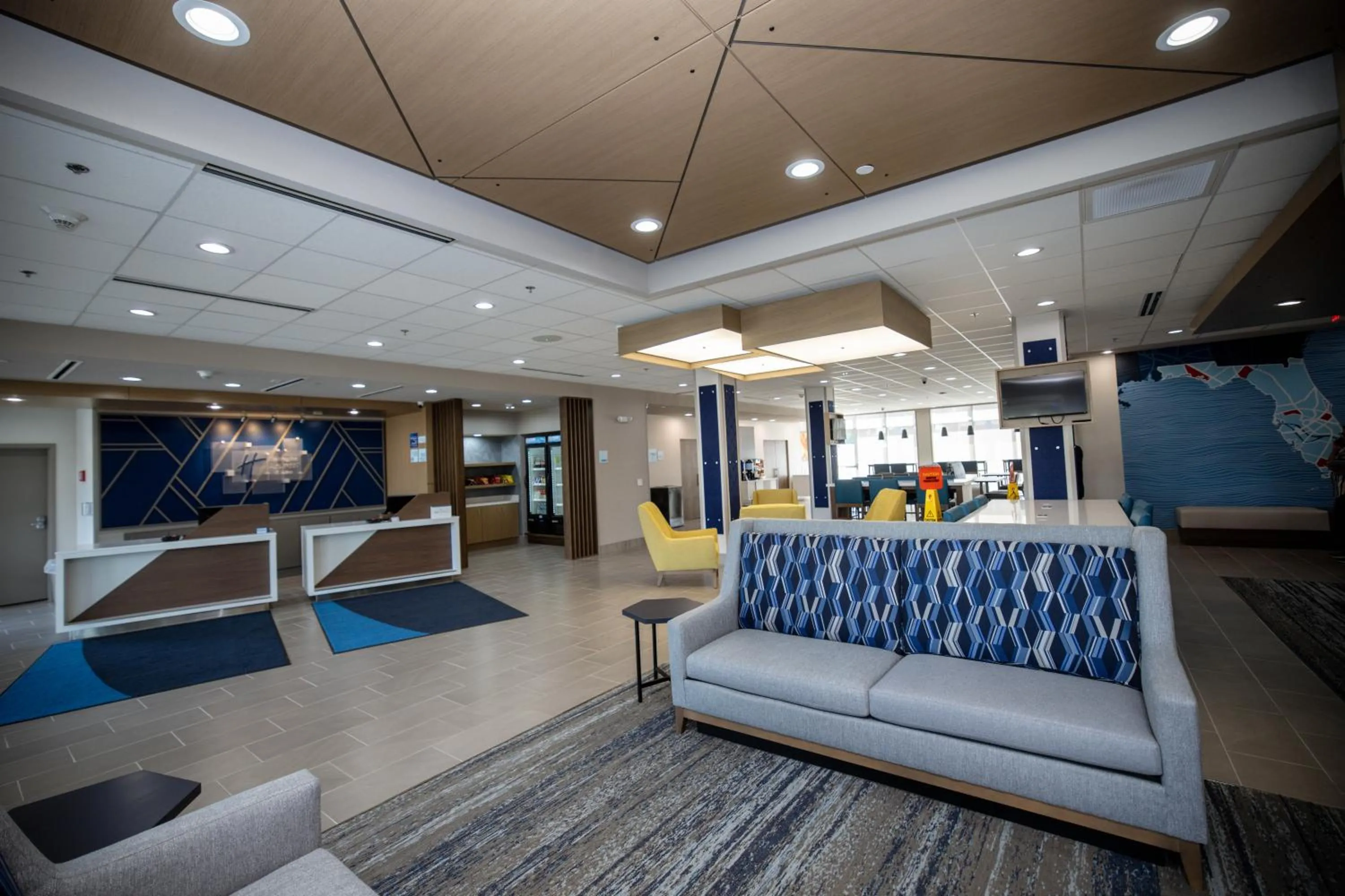 Lobby or reception in Holiday Inn Express & Suites Tampa Stadium - Airport Area by IHG