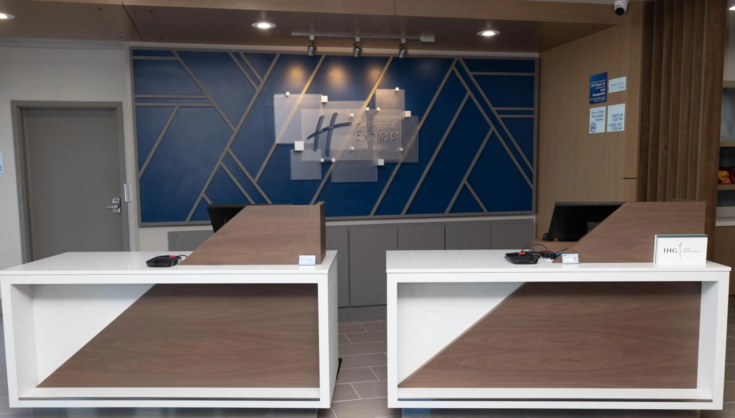 Lobby or reception in Holiday Inn Express & Suites Tampa Stadium - Airport Area by IHG