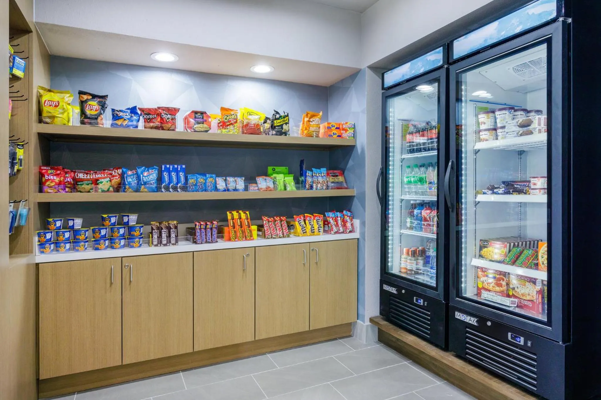 Lobby or reception in Holiday Inn Express & Suites Tampa Stadium - Airport Area by IHG