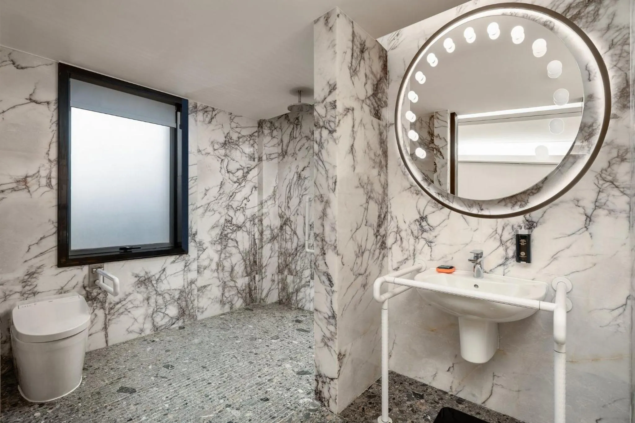 Bathroom in Hotel Indigo Guangzhou Haixinsha by IHG