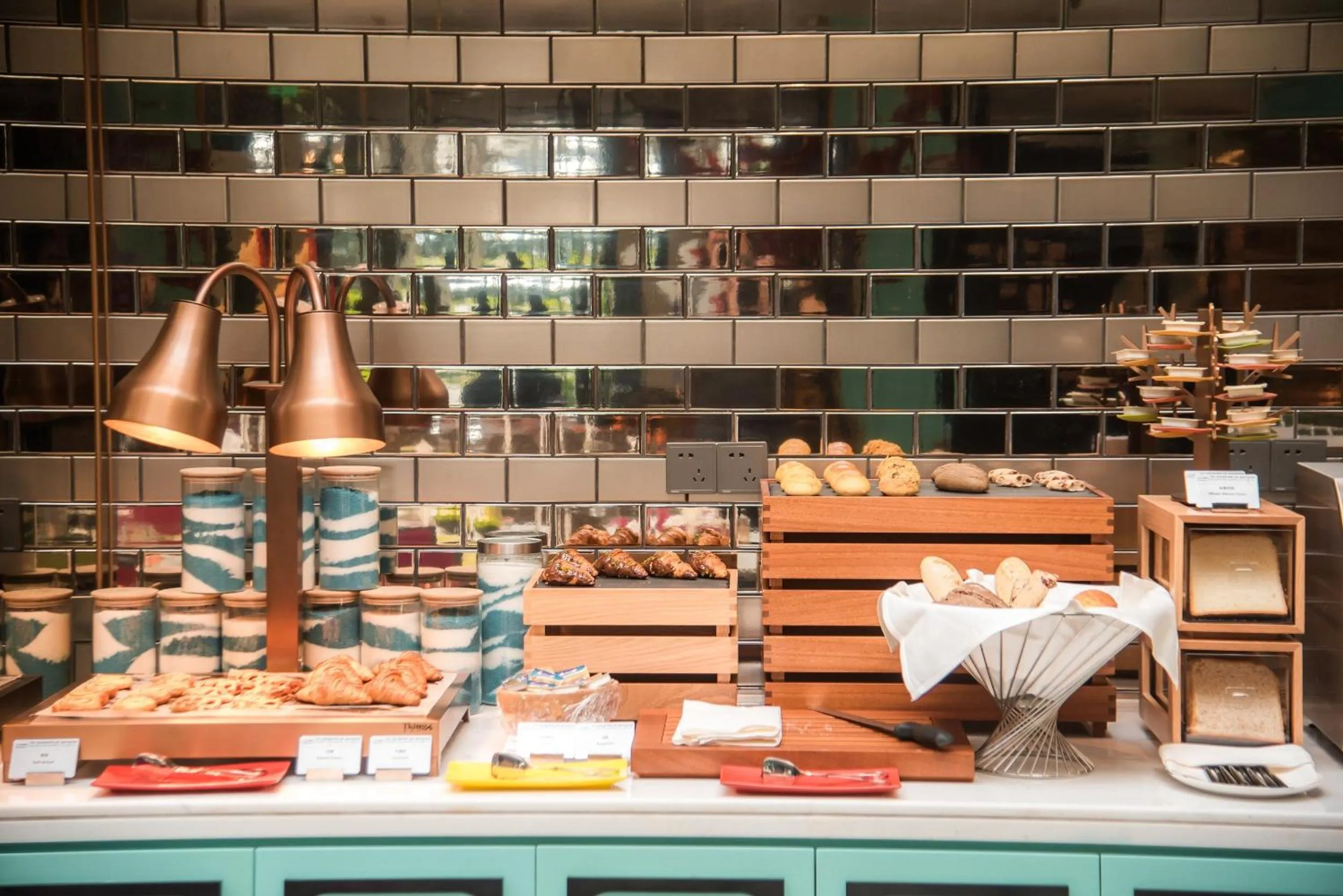 Restaurant/places to eat in Hotel Indigo Guangzhou Haixinsha by IHG