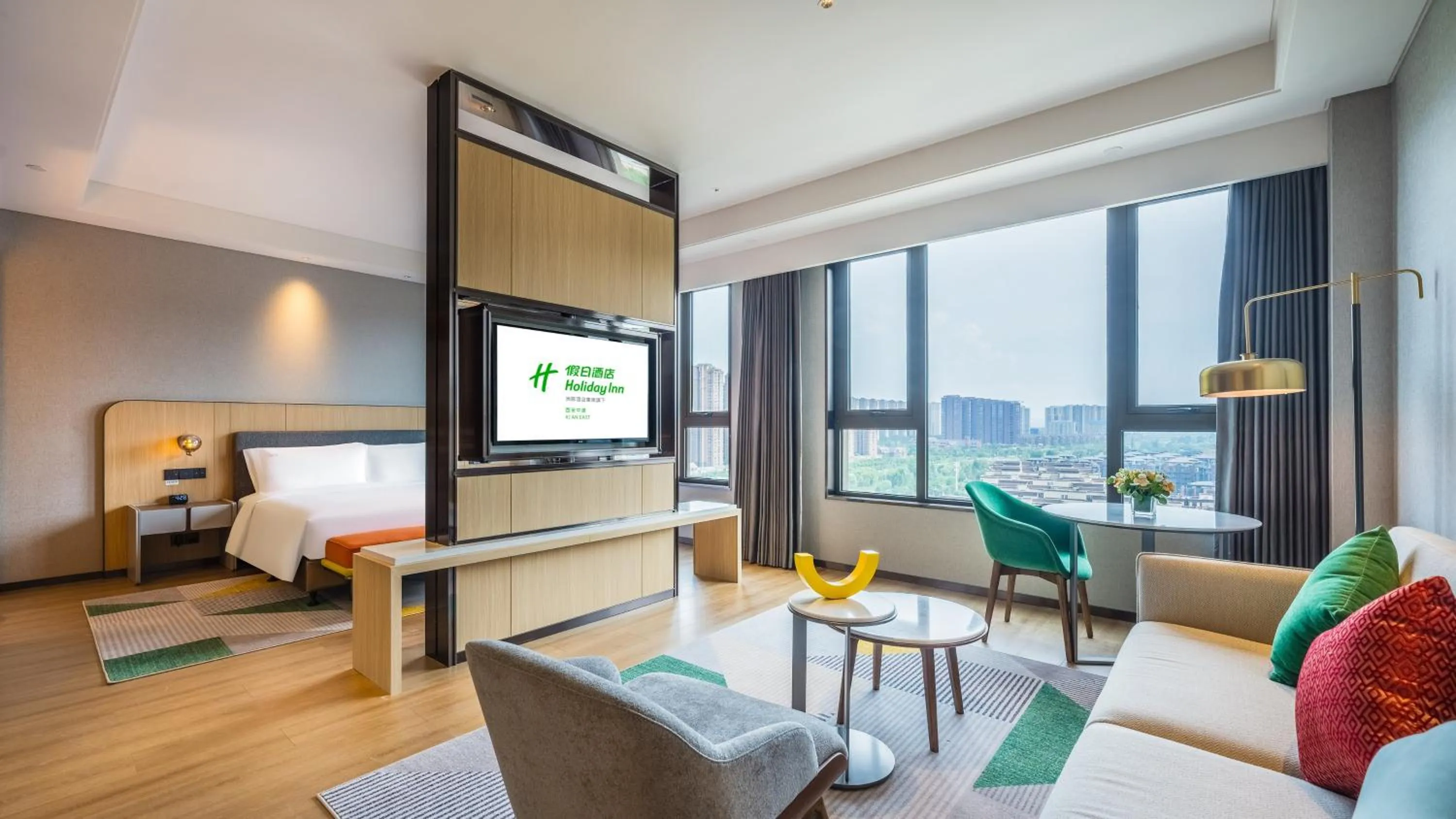 Photo of the whole room, Bed in Holiday Inn Xi'an East by IHG