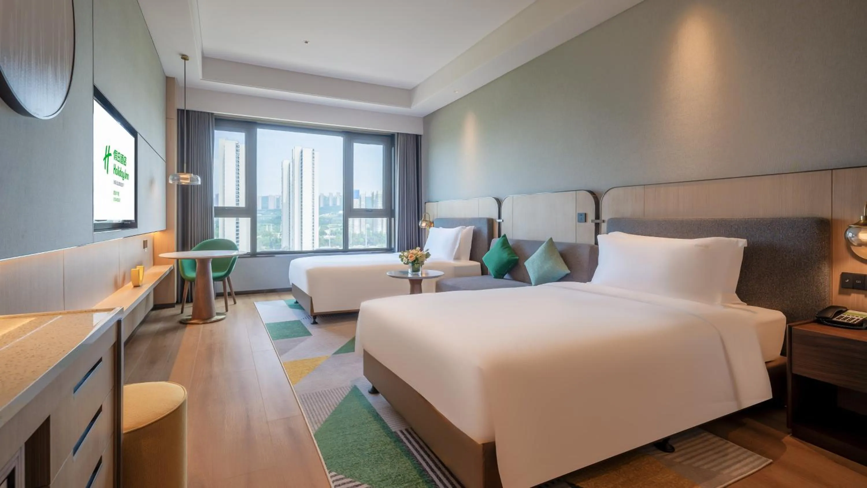 Photo of the whole room, Bed in Holiday Inn Xi'an East by IHG