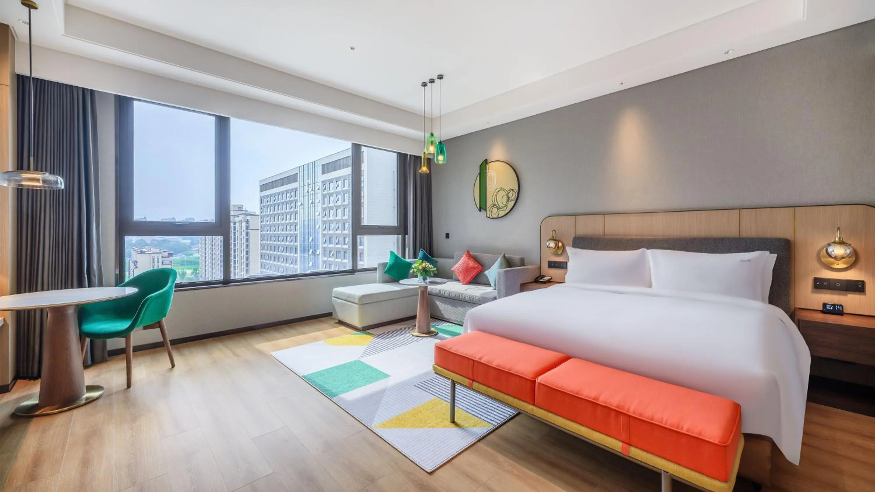 Photo of the whole room, Bed in Holiday Inn Xi'an East by IHG