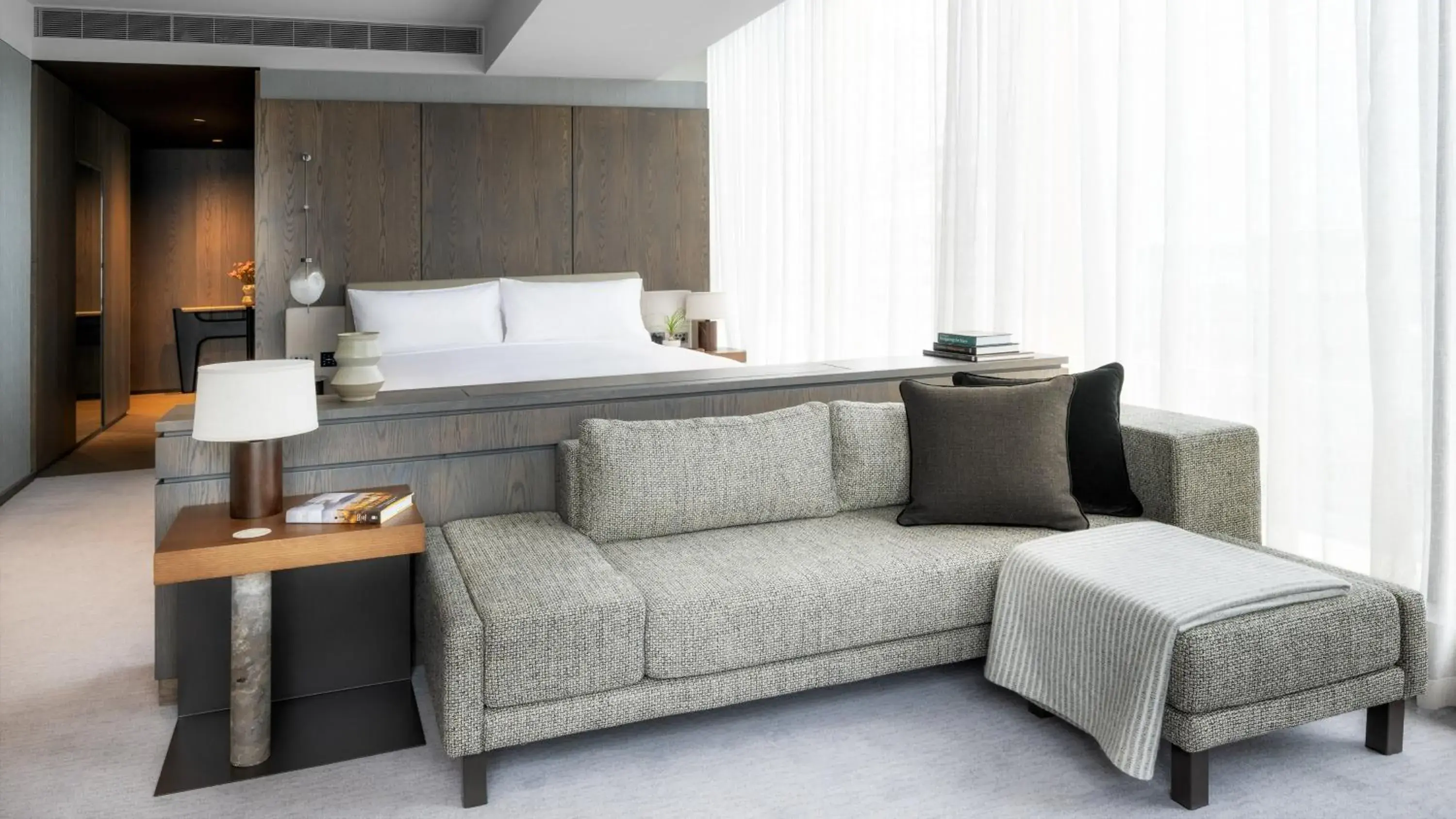 Junior King Suite in InterContinental Auckland by IHG Junior King Suite in InterContinental Auckland by IHG